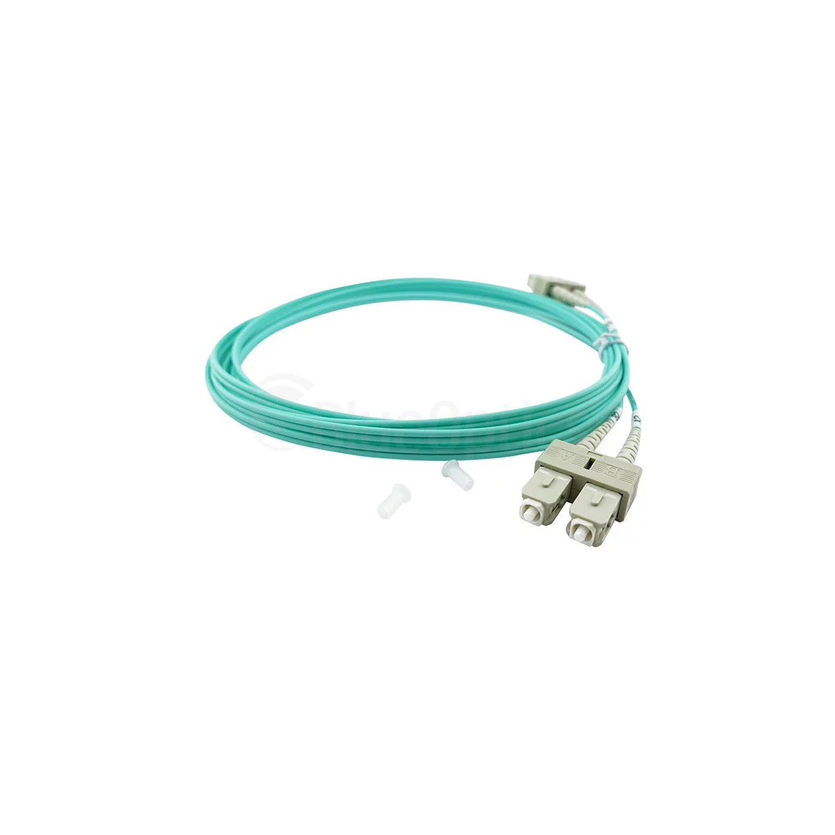 Un cavo in fibra ottica turchese avvolto con due connettori e due pezzi di plastica bianca.
