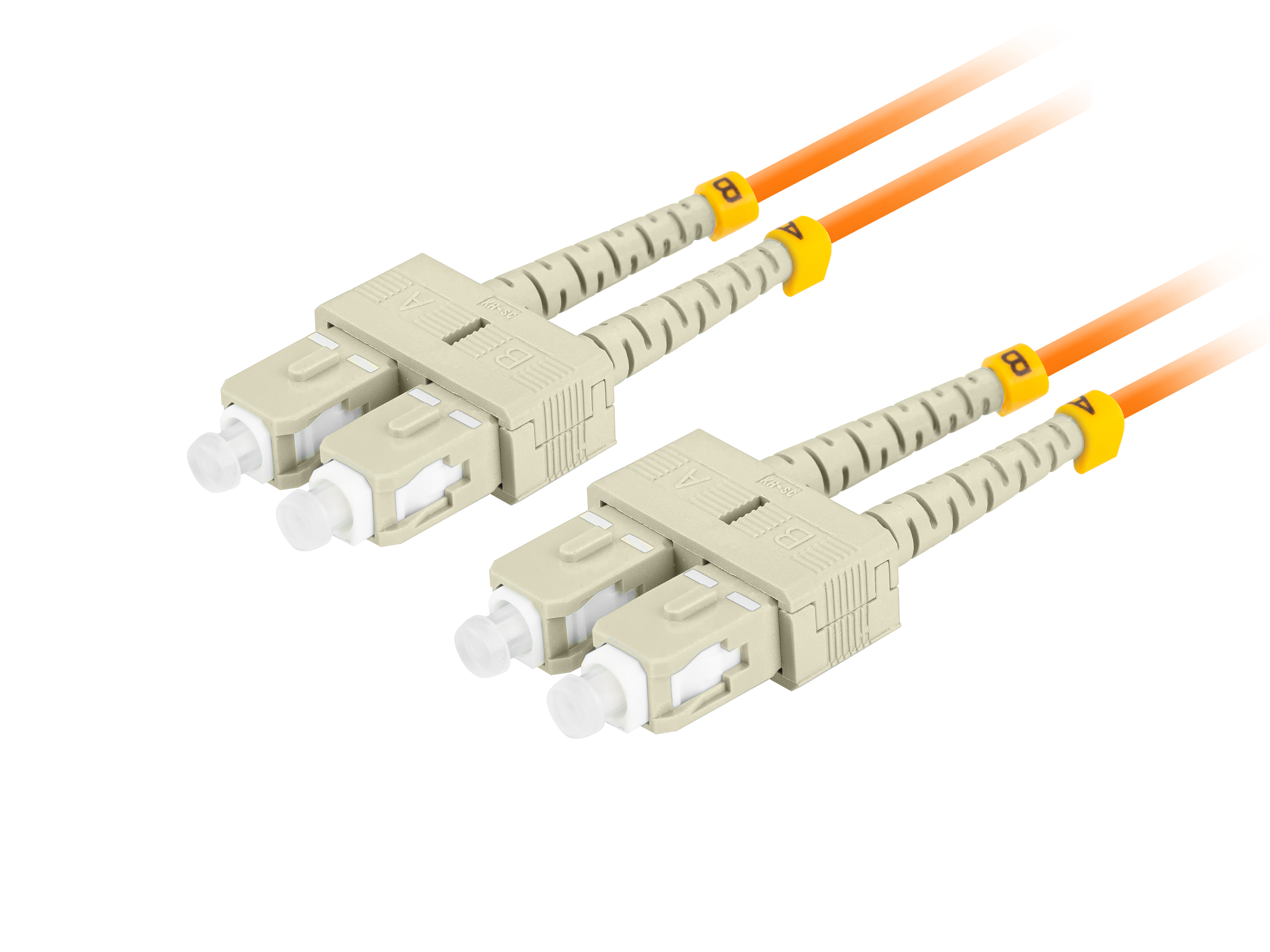 Due cavi in fibra ottica arancioni con connettori grigio chiaro. Sfondo bianco.