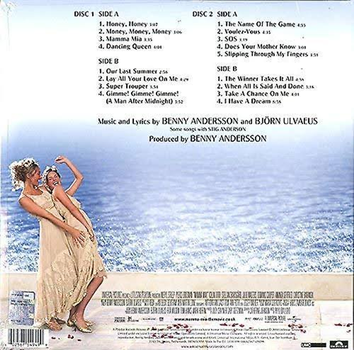 ABBA album achterkant met nummerlijst. Twee vrouwen in jurken op een strand. Tekstlijst.