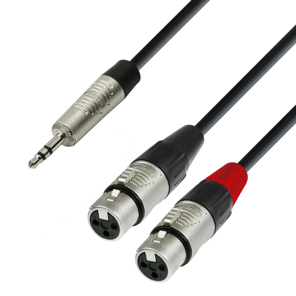 Tre cavi audio con diversi connettori su sfondo bianco.