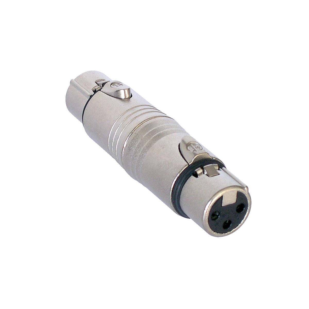Zilveren XLR-connector op een witte achtergrond.