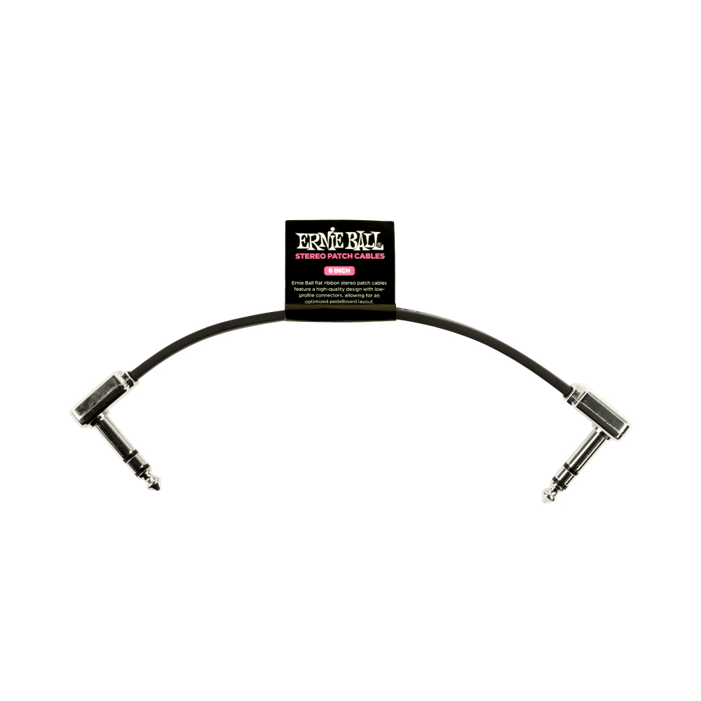 Cavo patch stereo Ernie Ball nero con connettori angolati. Etichetta in alto, sfondo bianco.