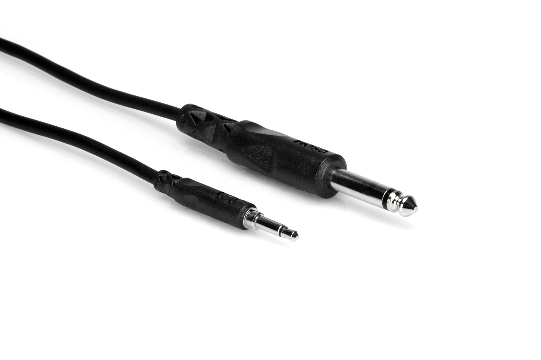 Un cavo nero con un jack da 3,5 mm e un jack da 6,35 mm (1/4") isolato su bianco.