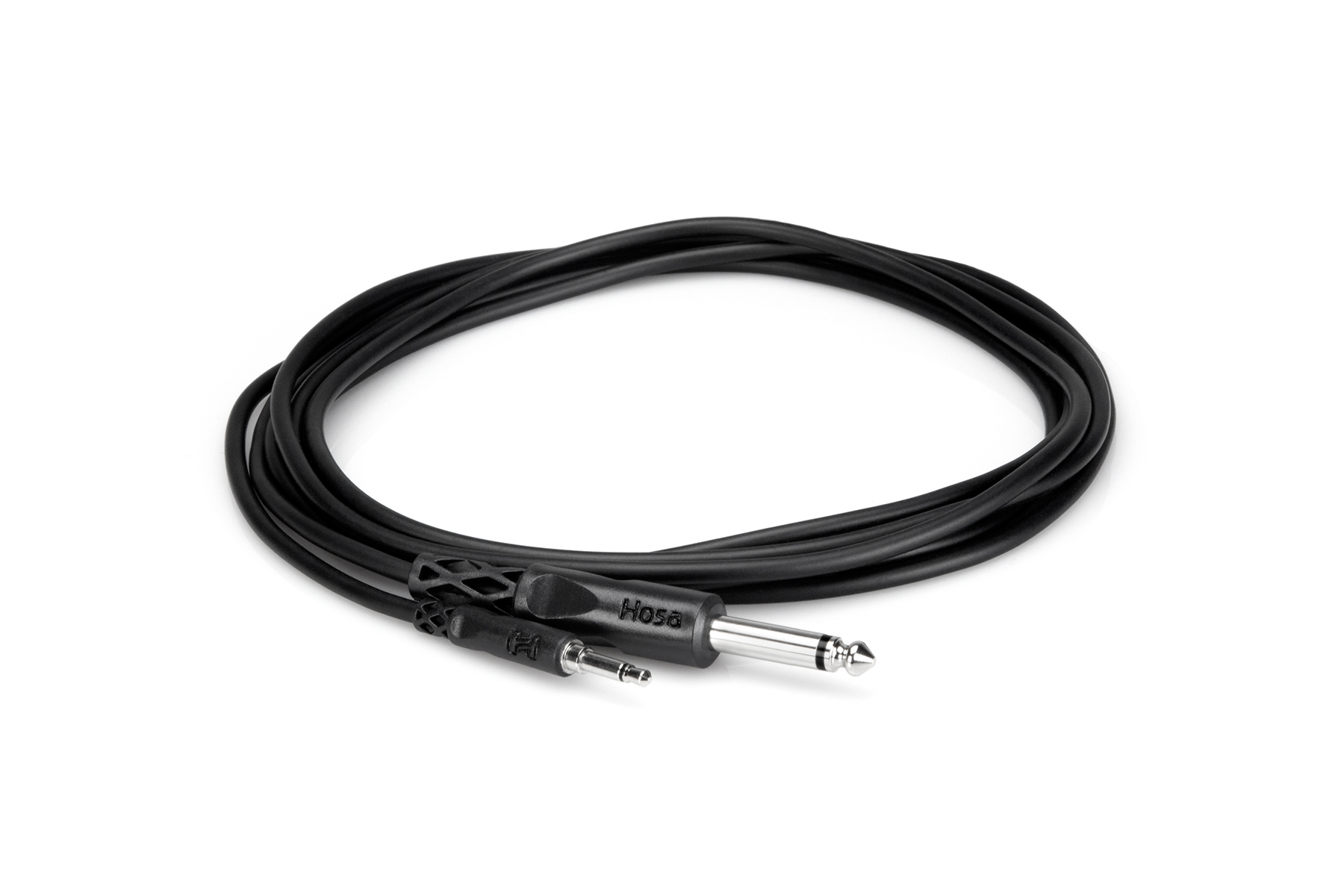 Un cavo nero con un jack da 3,5 mm e un jack da 6,35 mm (1/4") arrotolato su bianco.