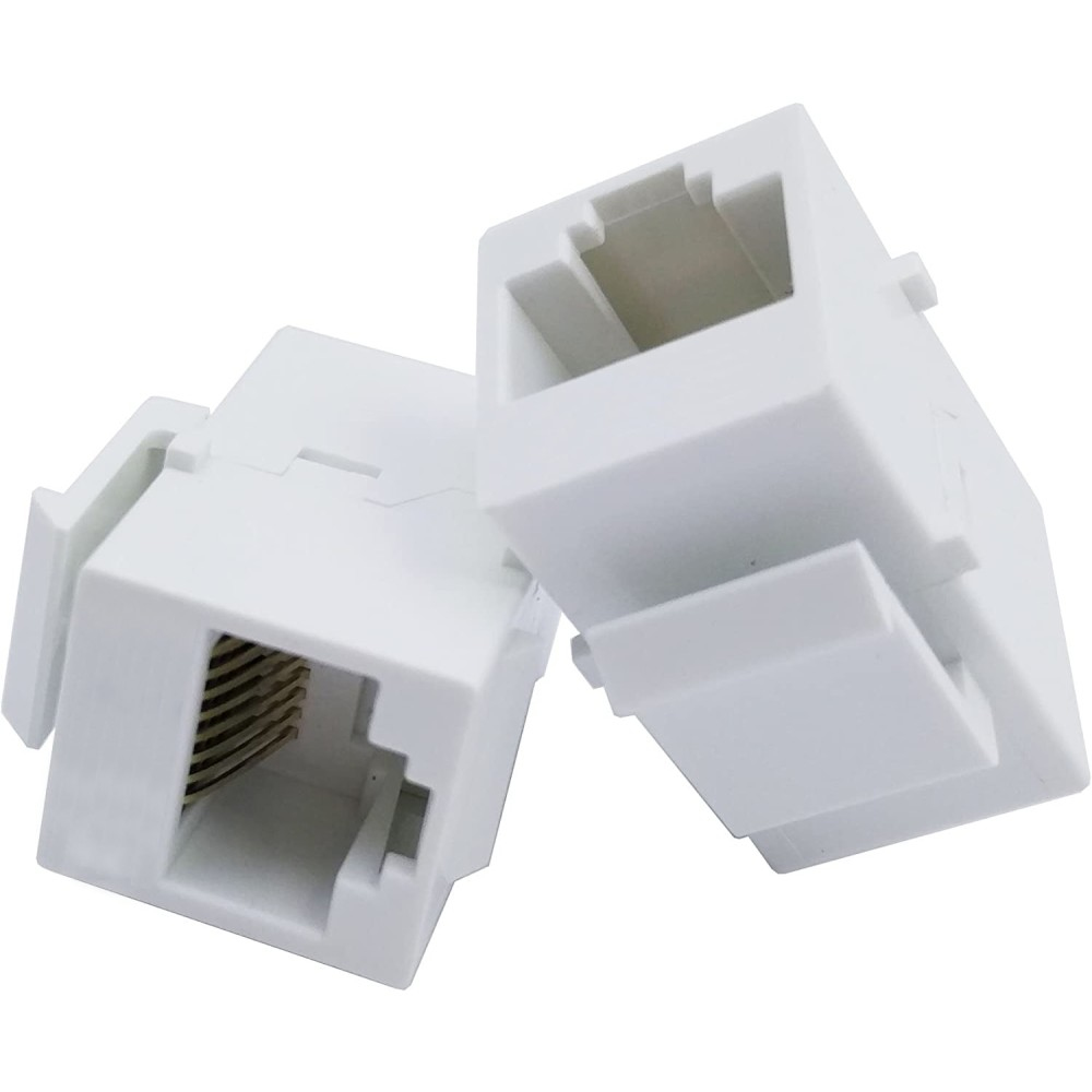Due connettori RJ45 bianchi. I connettori sono angolati. Uno mostra i pin dorati.