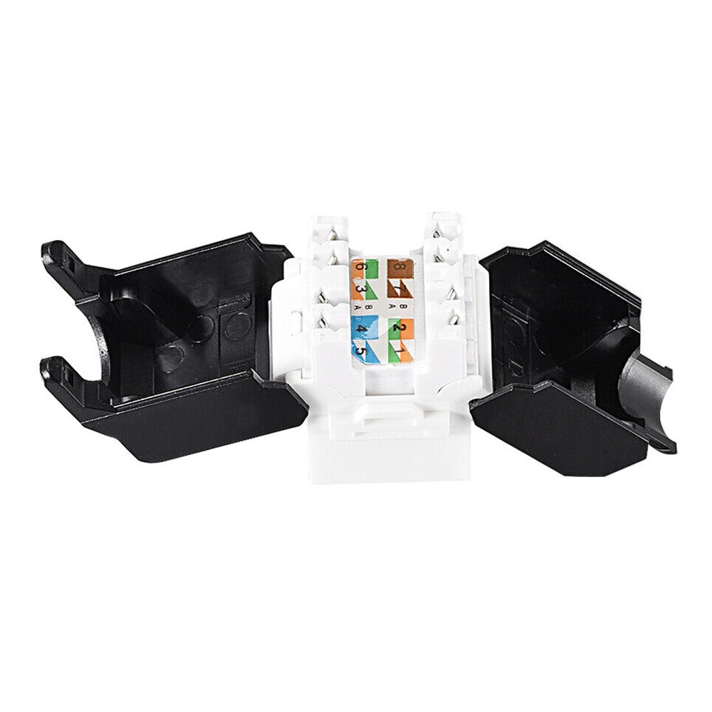 Connettore RJ45, nero e bianco. La copertura nera è separata, rivelando i fili e le etichette.