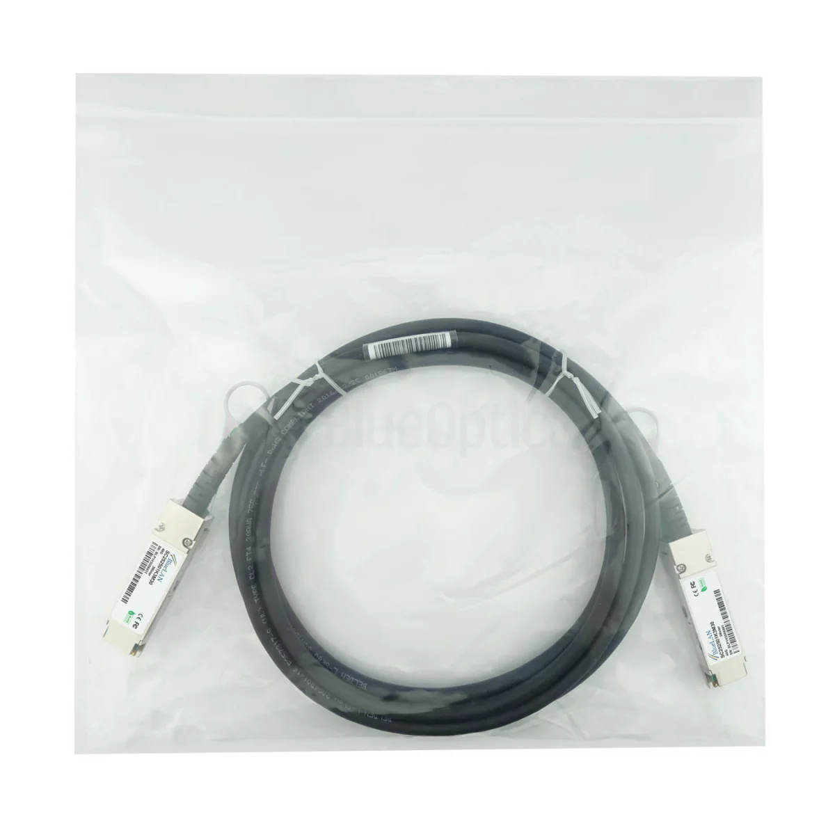 Cavo in fibra ottica nero in sacchetto trasparente. Connettori a ciascuna estremità.