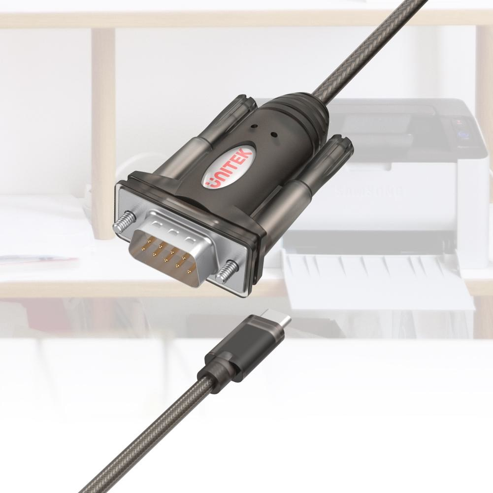 Kabel adaptera USB-C do VGA z logo UNITEK, z drukarką w tle.