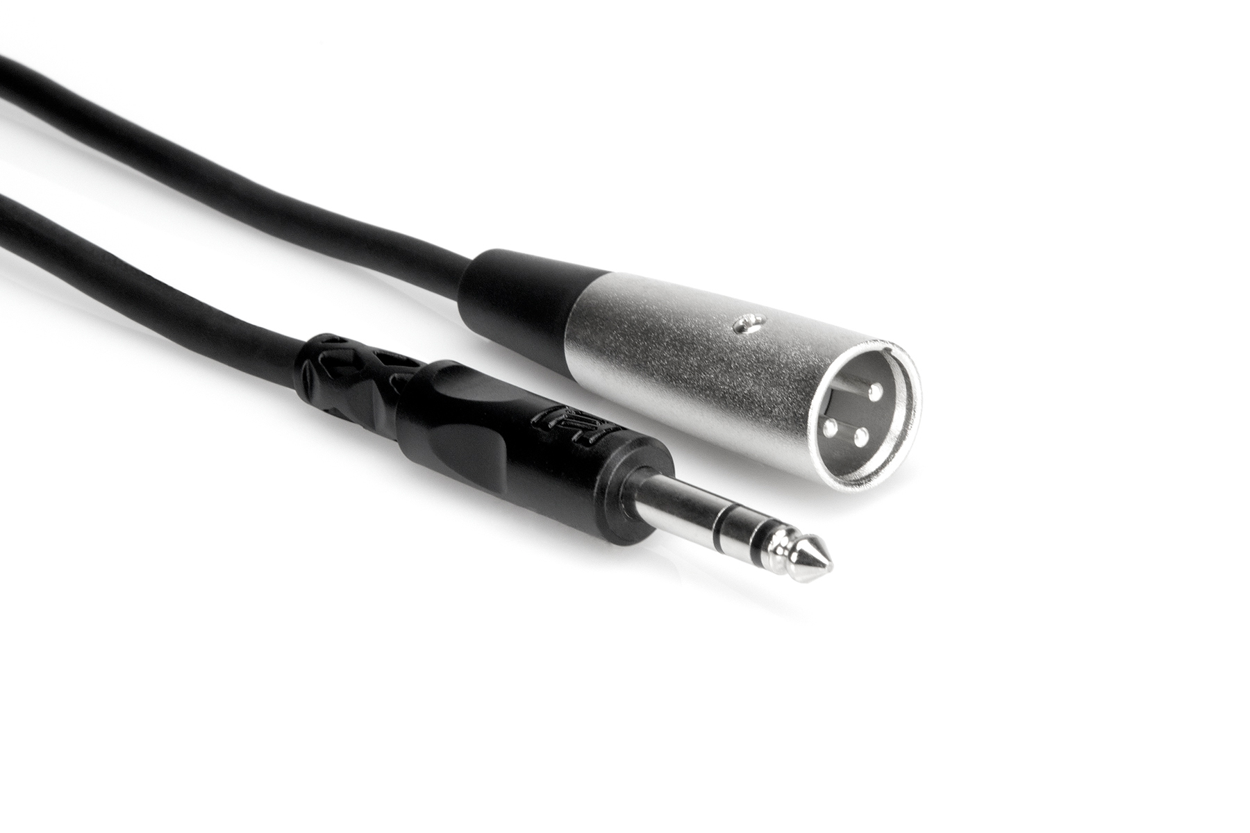 Un cavo nero con un jack e un connettore XLR a tre pin.