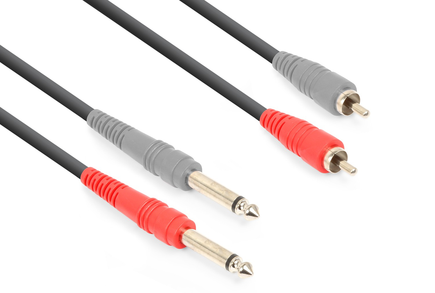 Dos cables de audio, uno rojo, uno gris. Conectores RCA y jack. Fondo blanco.