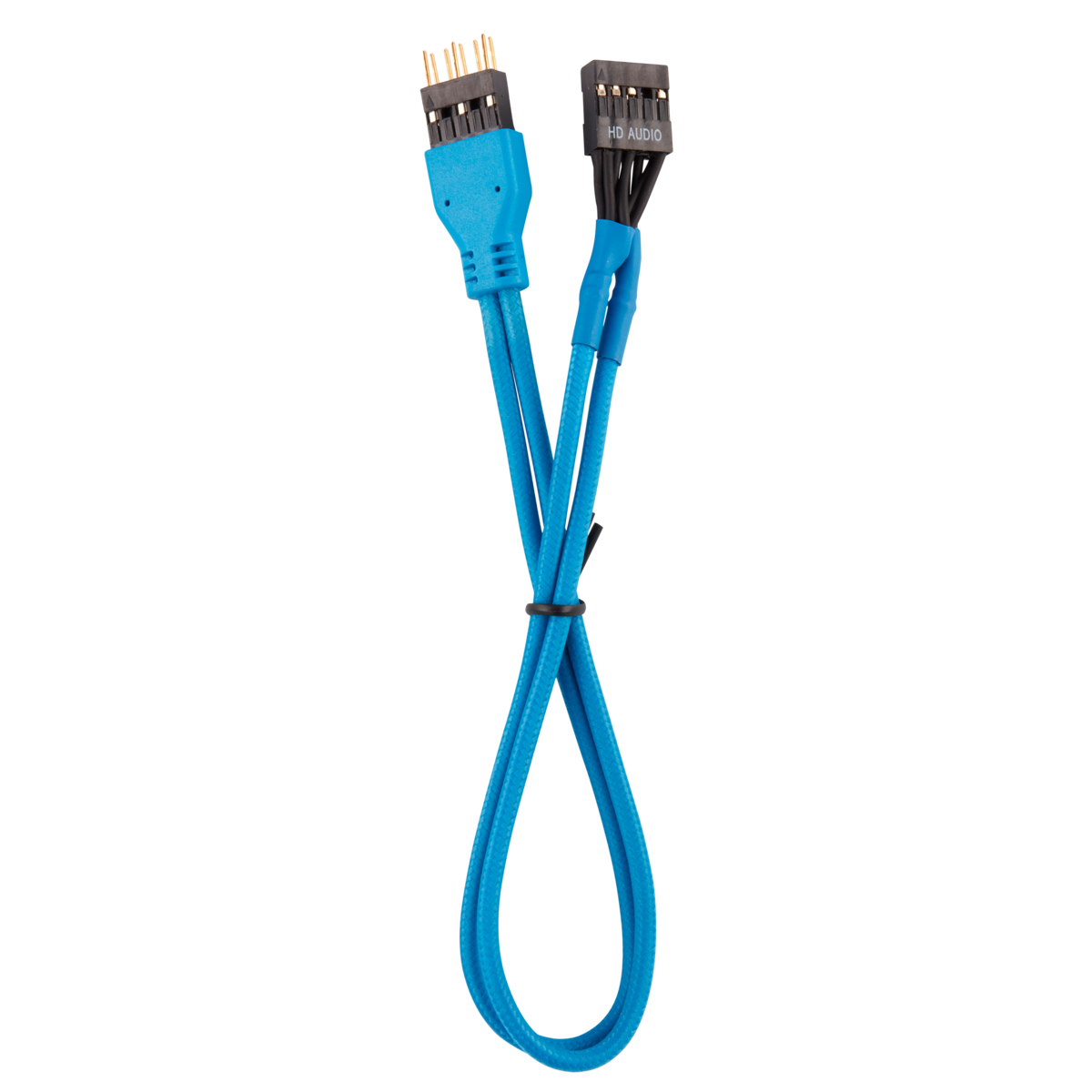 Cavo blu per computer con due connettori, legati, su sfondo bianco.