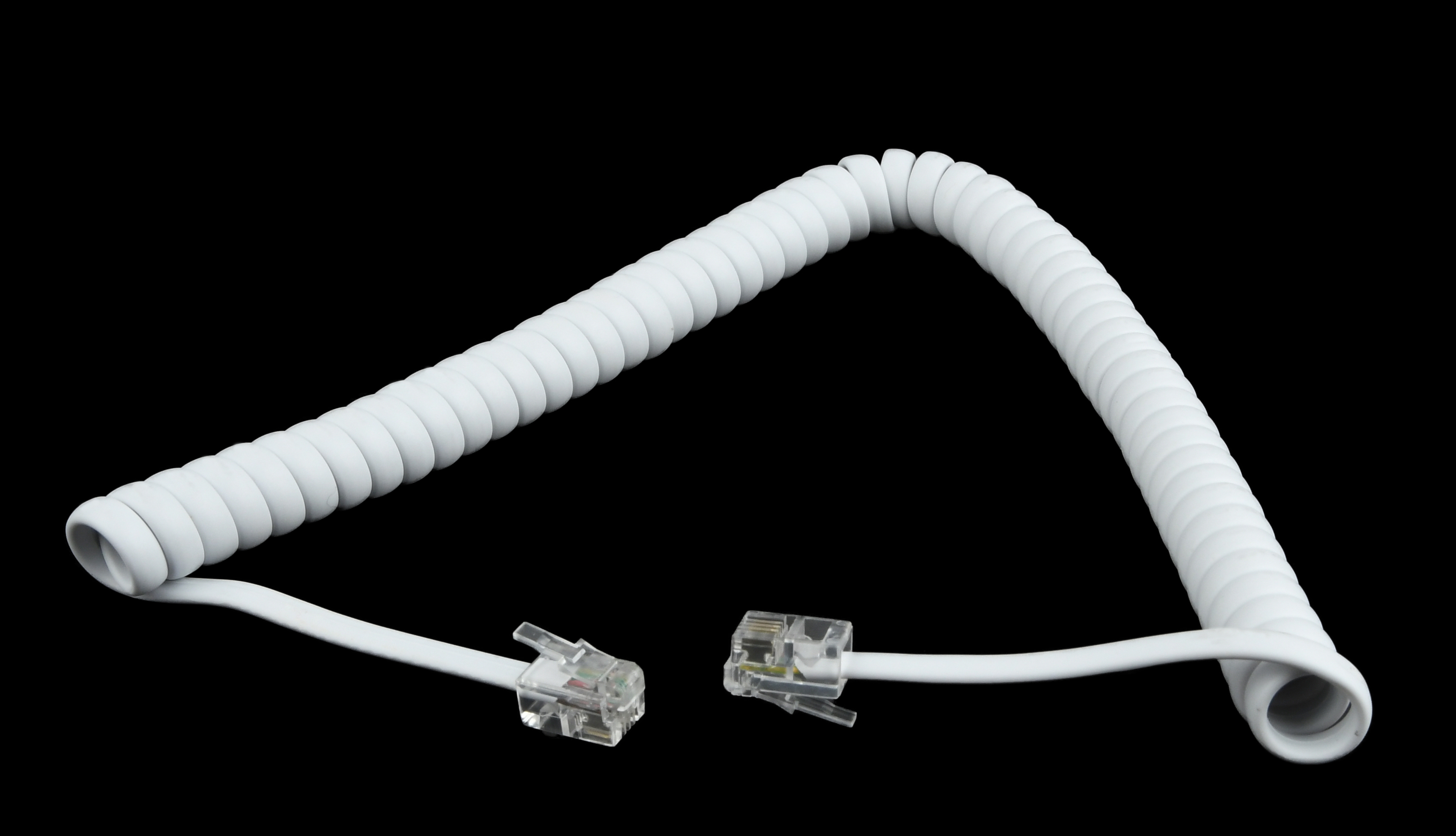 Cavo telefonico bianco a spirale con connettori trasparenti su sfondo nero.