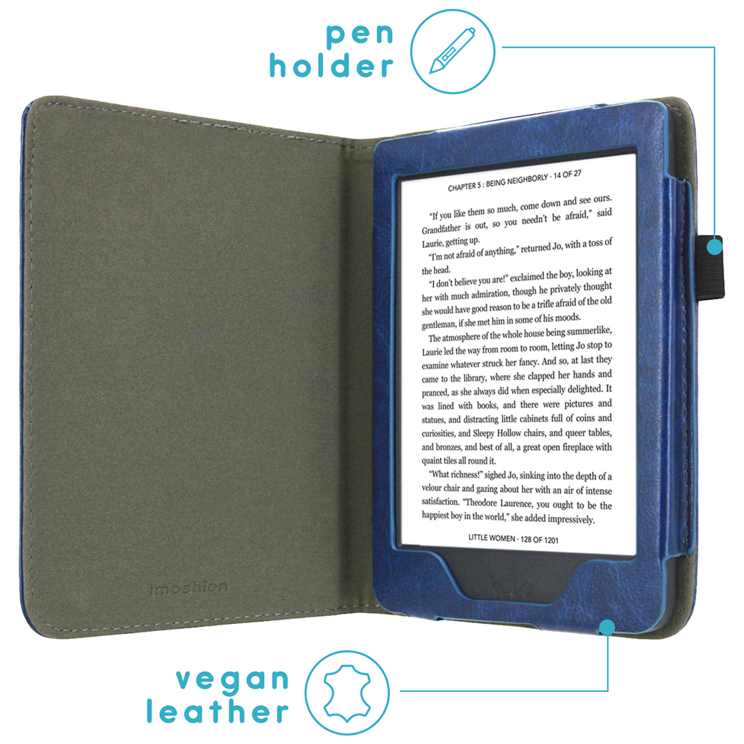 Blauwe e-reader hoes met tekst. Het scherm toont tekst. De hoes is open. Het heeft een pennenhouder en vegan leer.