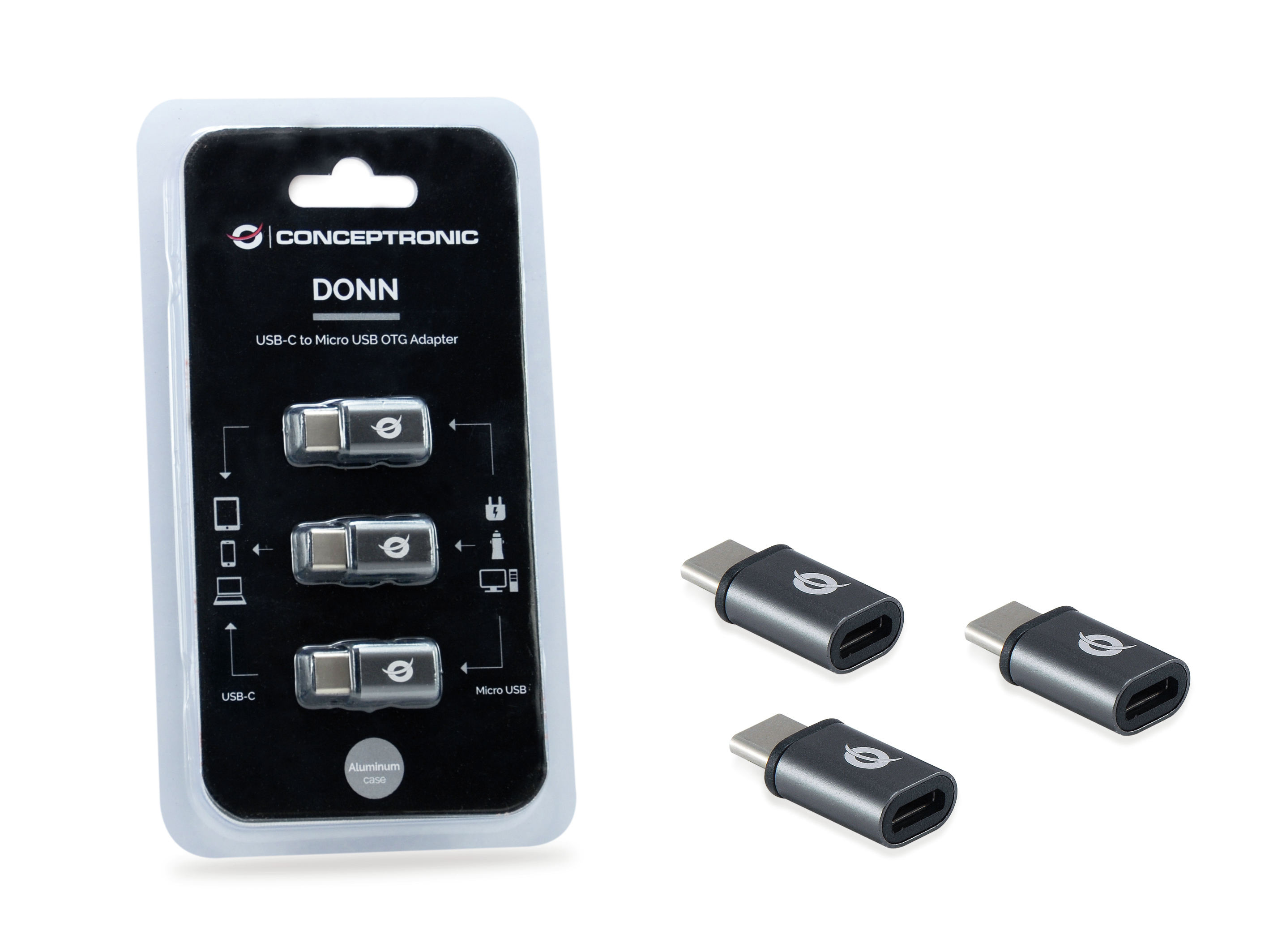 Tre adattatori USB-C a Micro USB OTG. Confezione a sinistra. Sfondo bianco.