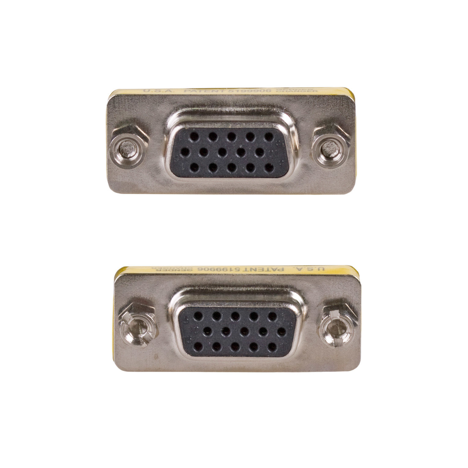 Due connettori VGA argentati con etichetta gialla. L'etichetta recita “U.S.A. PATENT 5199906 GENDER CHANGER”.