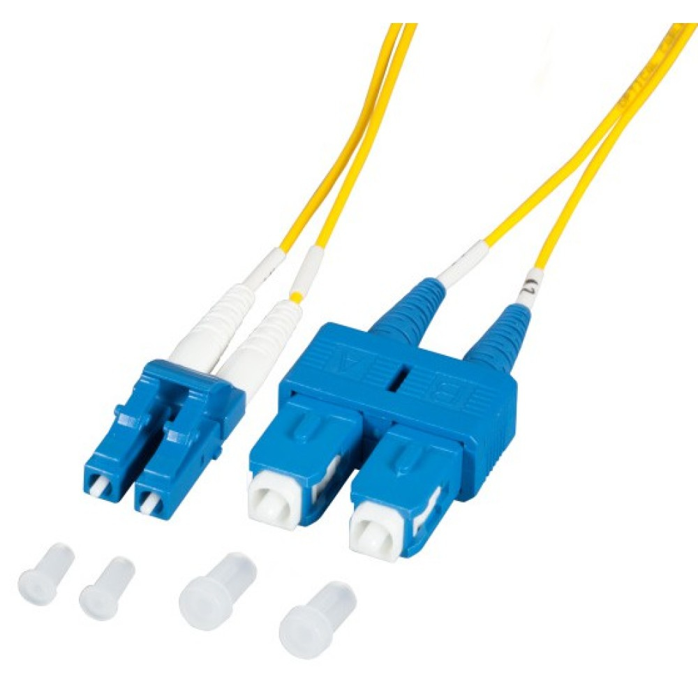 Due cavi in fibra ottica gialli con connettori blu e cappucci bianchi.