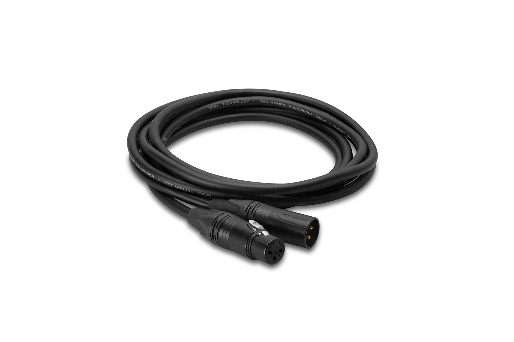 Cavo microfono XLR nero. Due connettori XLR. Sfondo bianco.