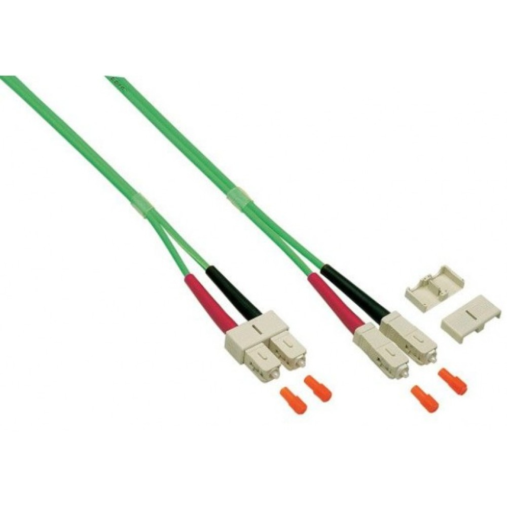 Due cavi in fibra ottica verdi con connettori rossi e cappucci bianchi.