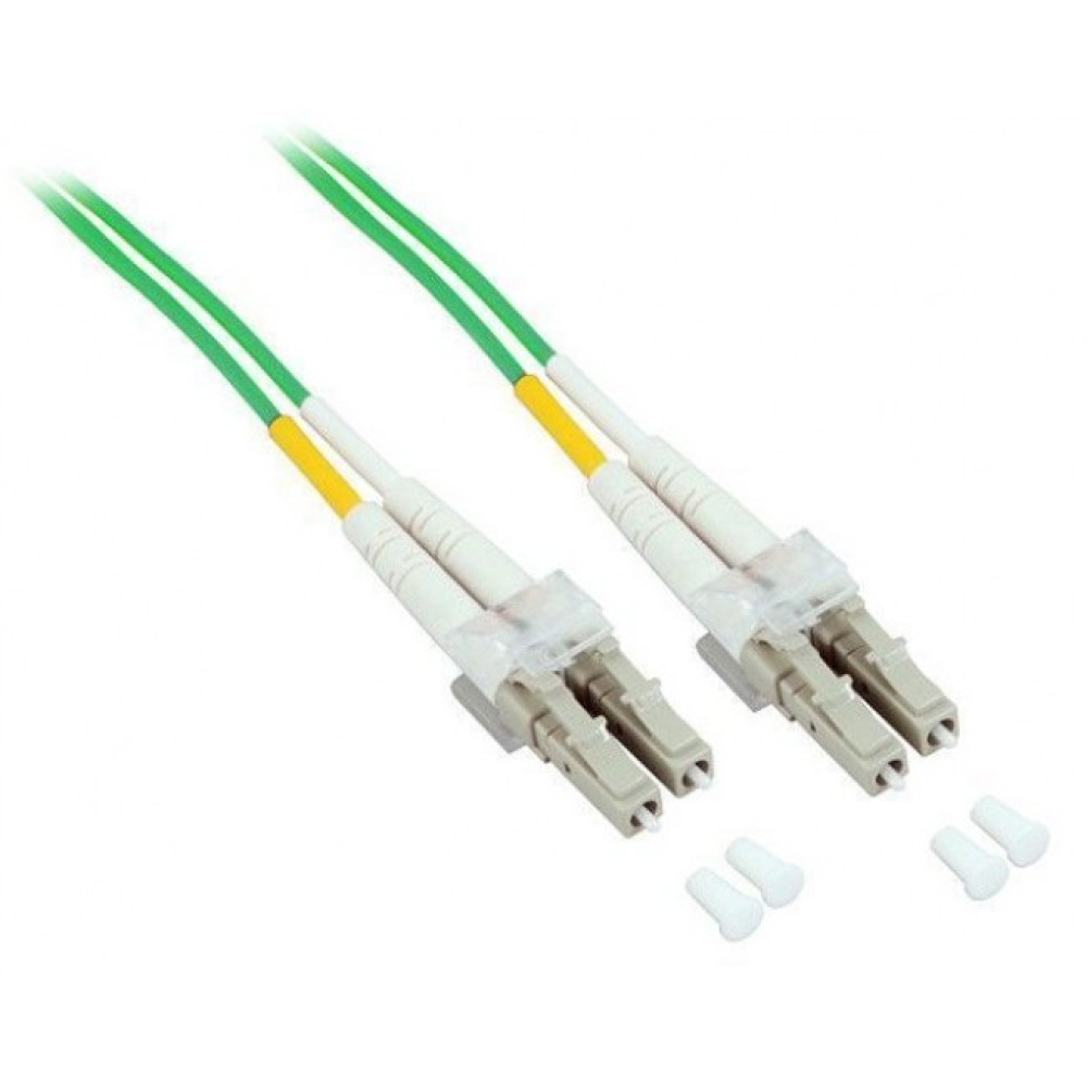 Due cavi in fibra ottica verdi con connettori bianchi e cappucci bianchi.