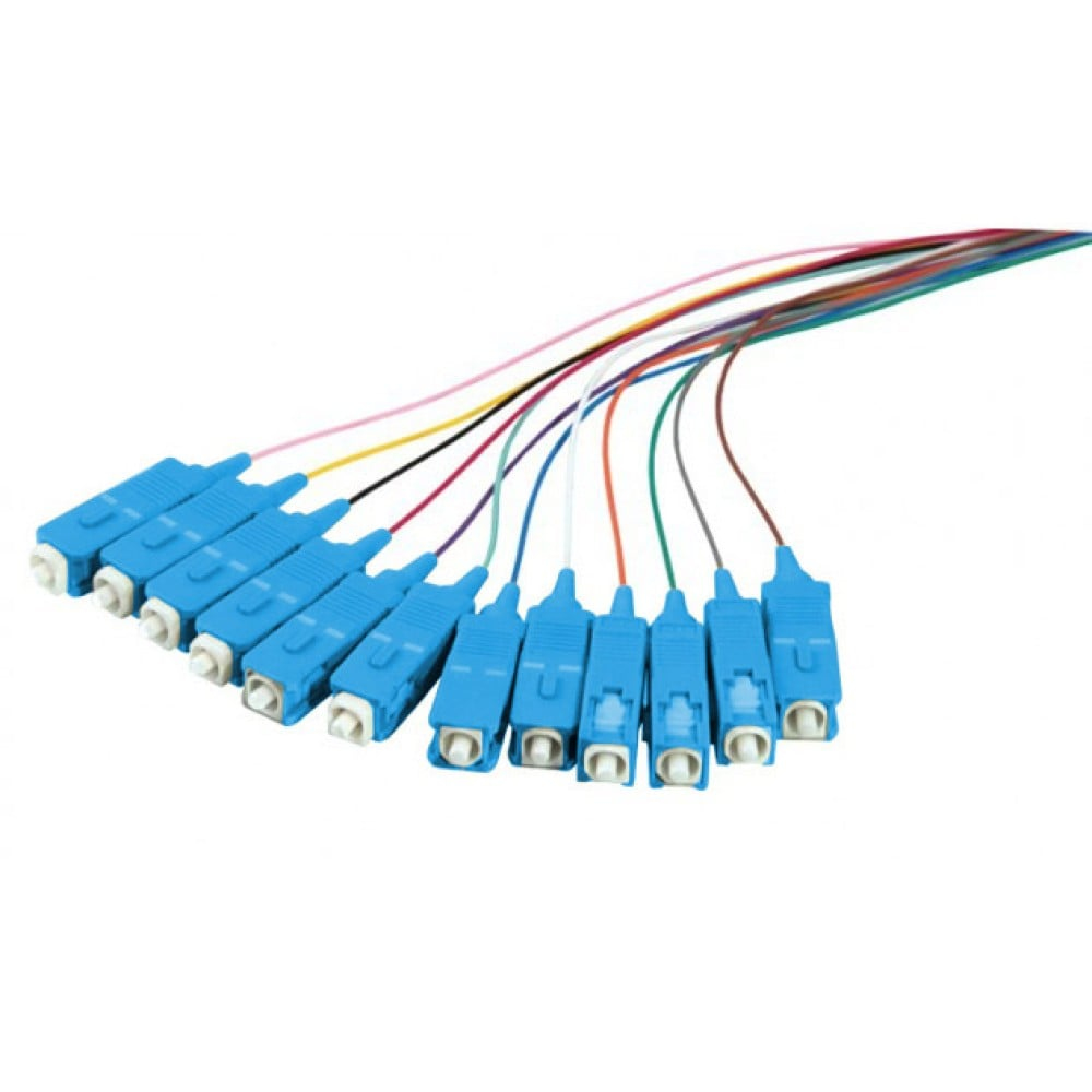 Molteplici connettori per cavi in fibra ottica blu su sfondo bianco.