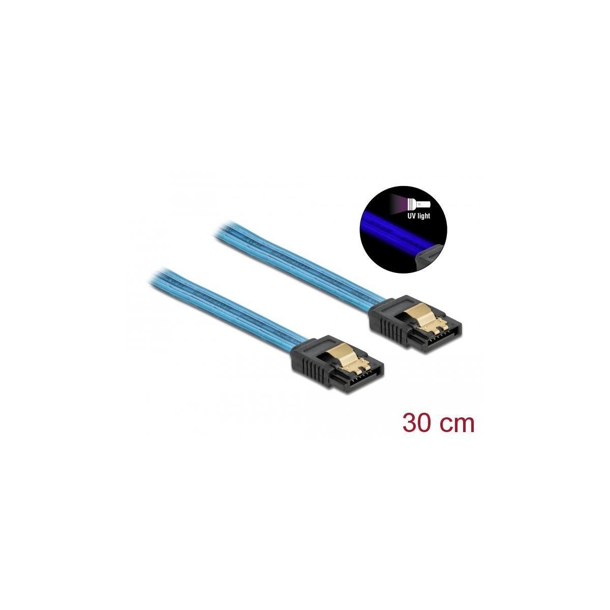 Due cavi SATA blu con connettori neri, icona luce UV. Sfondo bianco. 30 cm.