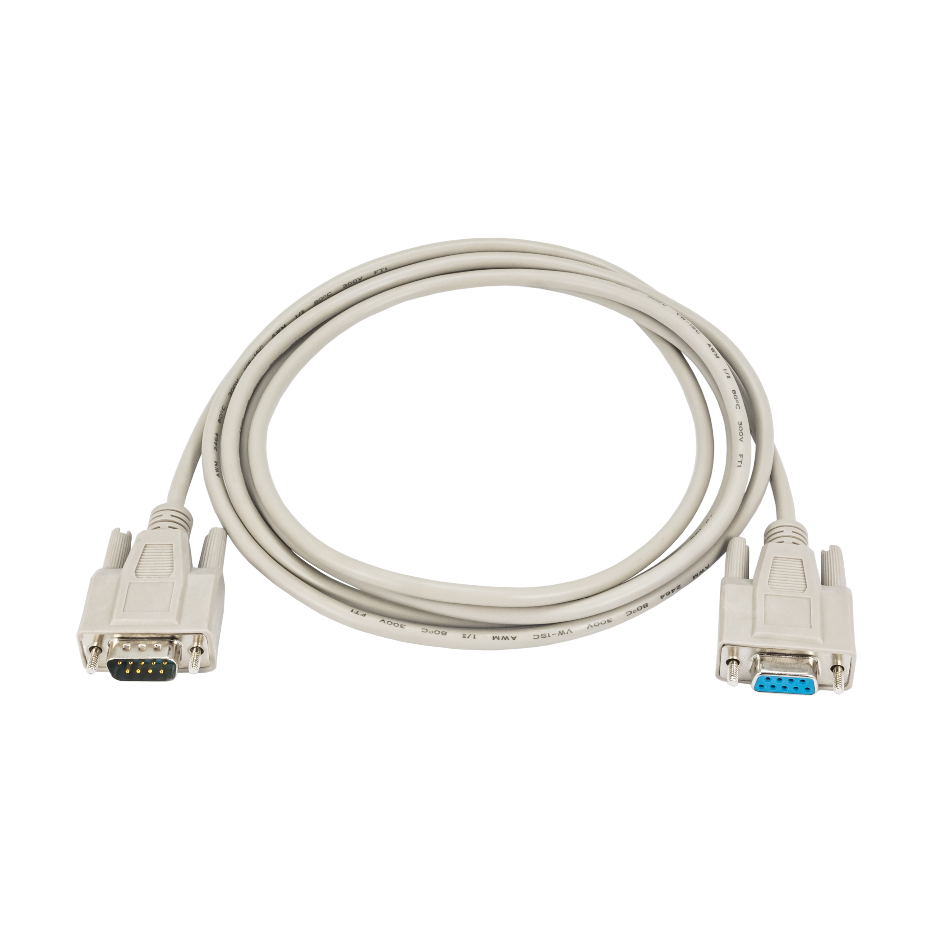 Un cavo grigio con due connettori DB9. Il cavo è su sfondo bianco.