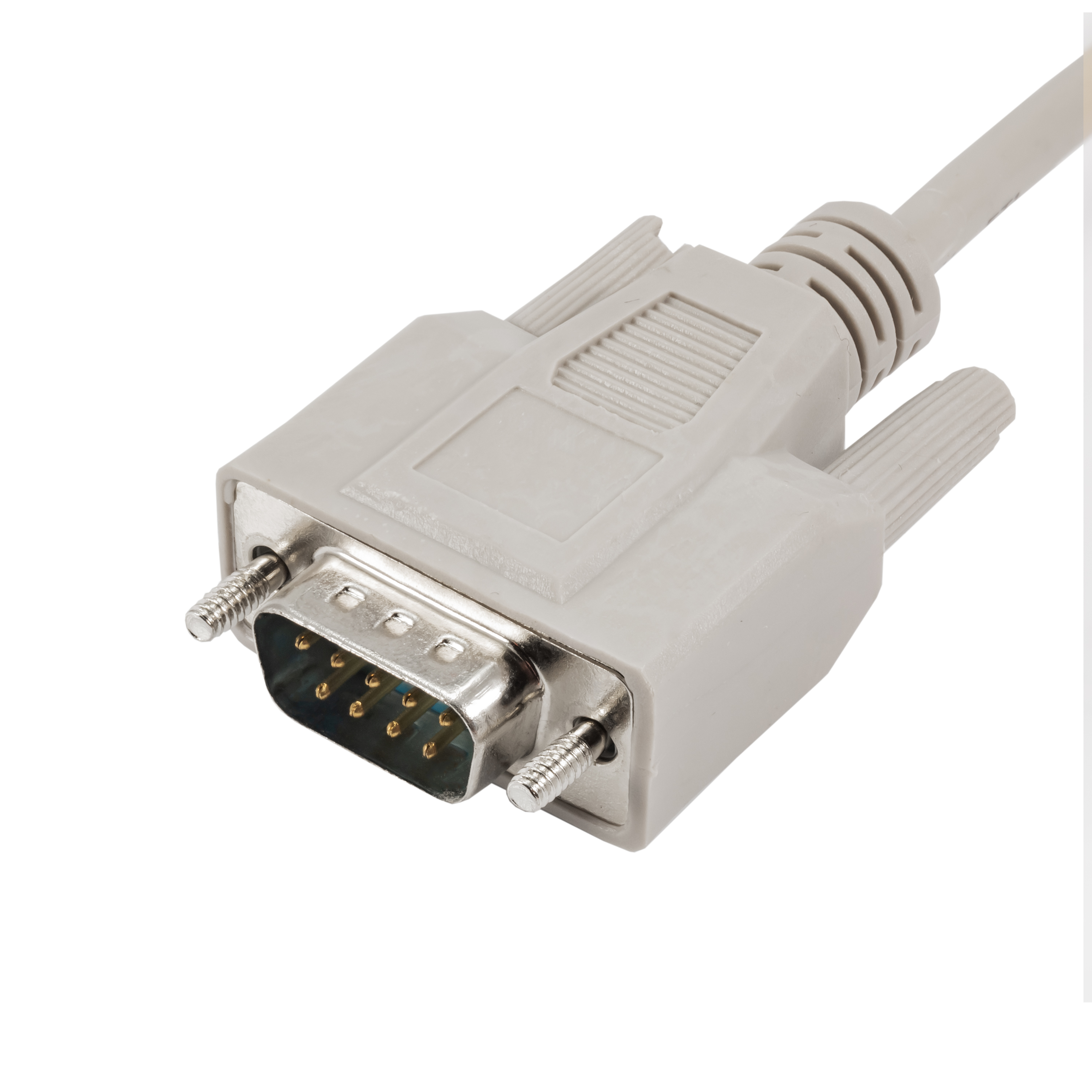 Un connettore DB9 grigio. Ha pin e fori per viti. Il connettore è su sfondo bianco.