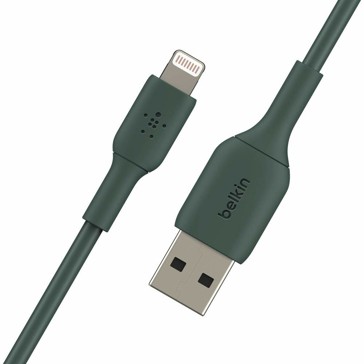 Zielony kabel ładujący Belkin ze złączem USB i Lightning na białym tle.