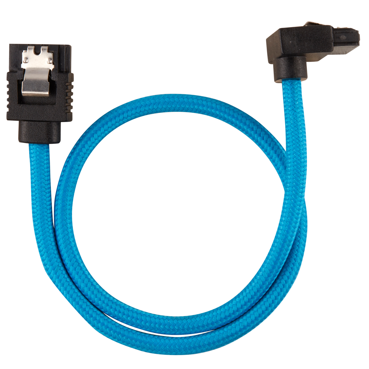 Un cavo SATA blu con un connettore nero su sfondo bianco.