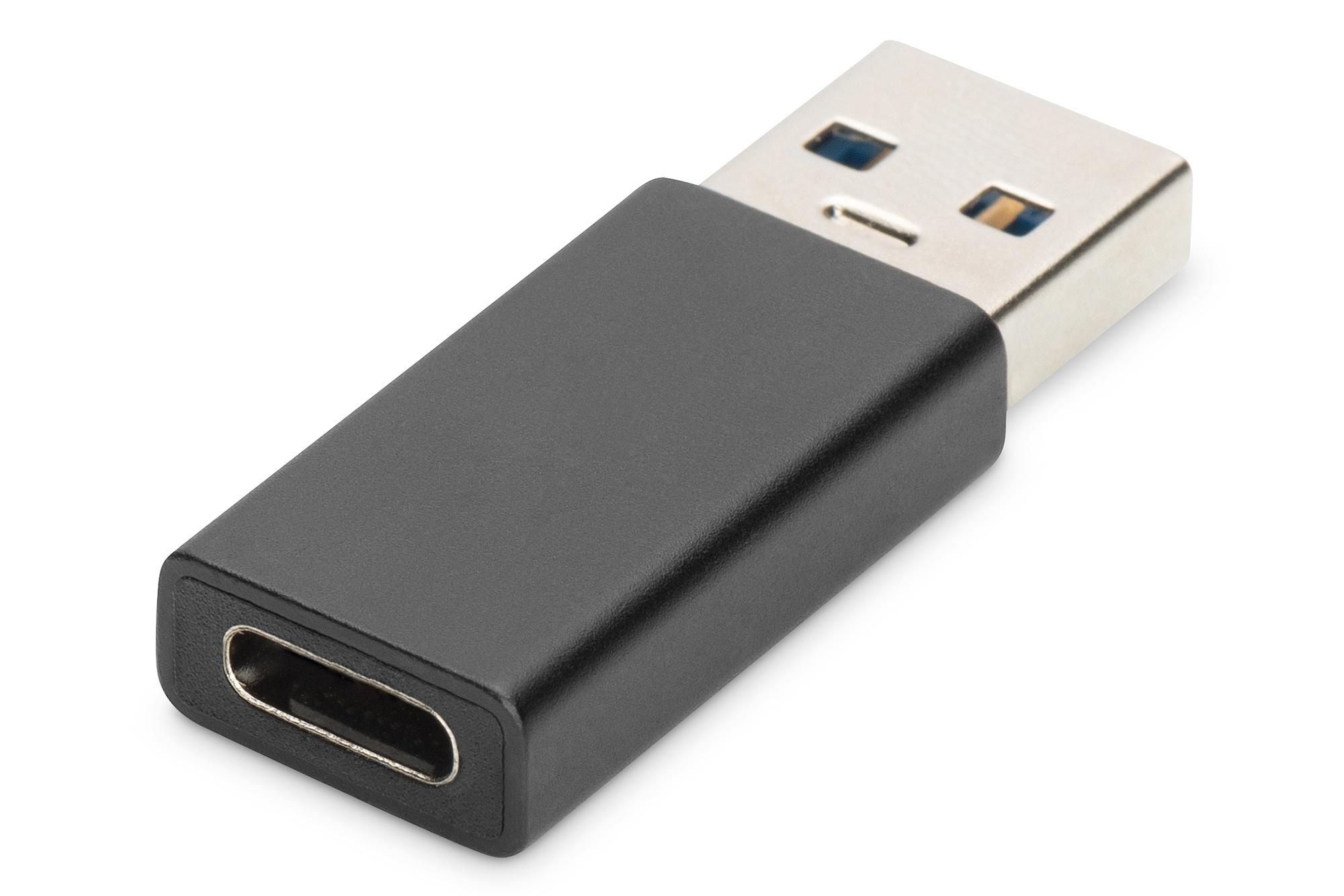 Siyah USB-C - USB-A adaptörü, beyaz arka plan.