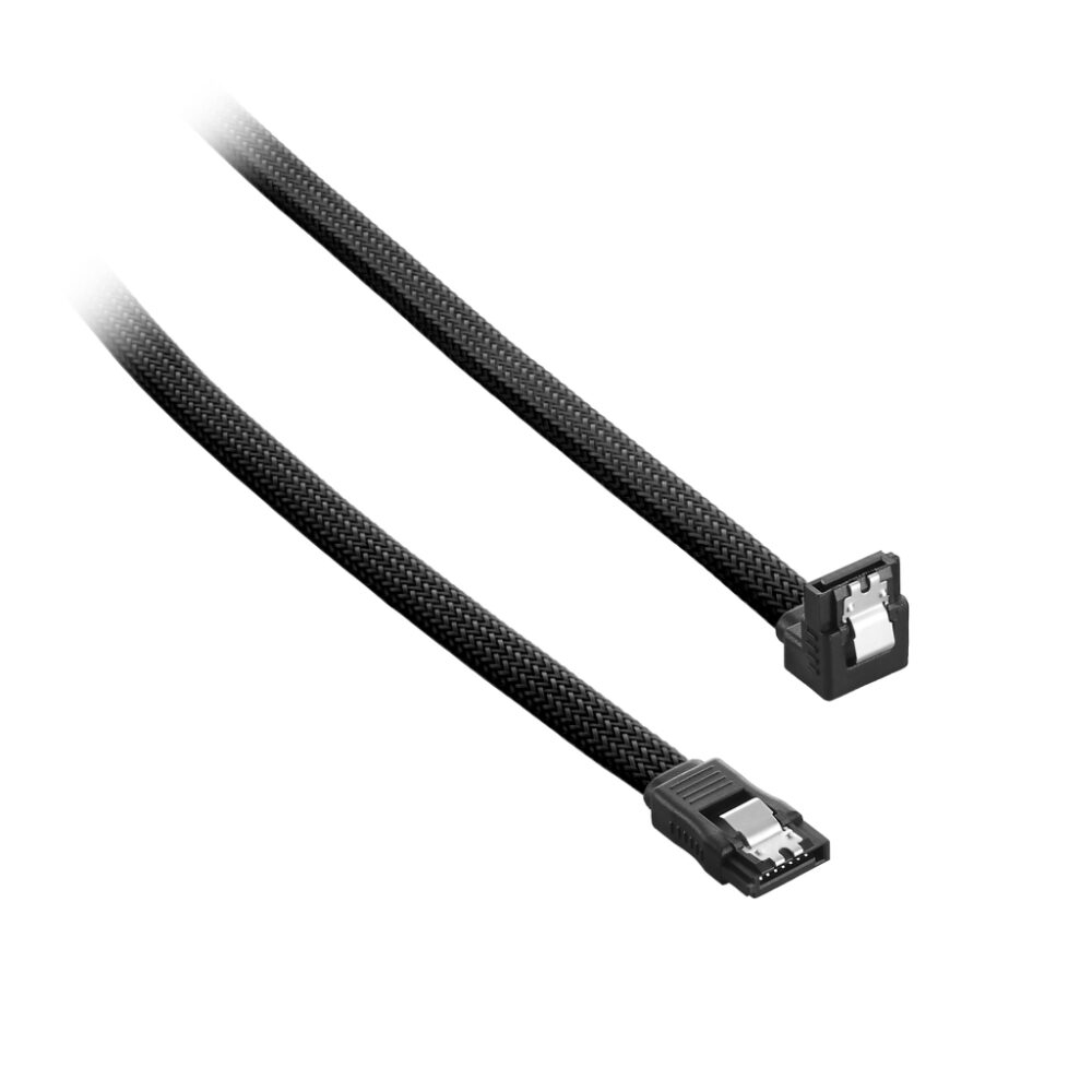 Cavi SATA neri con connettori su sfondo bianco.