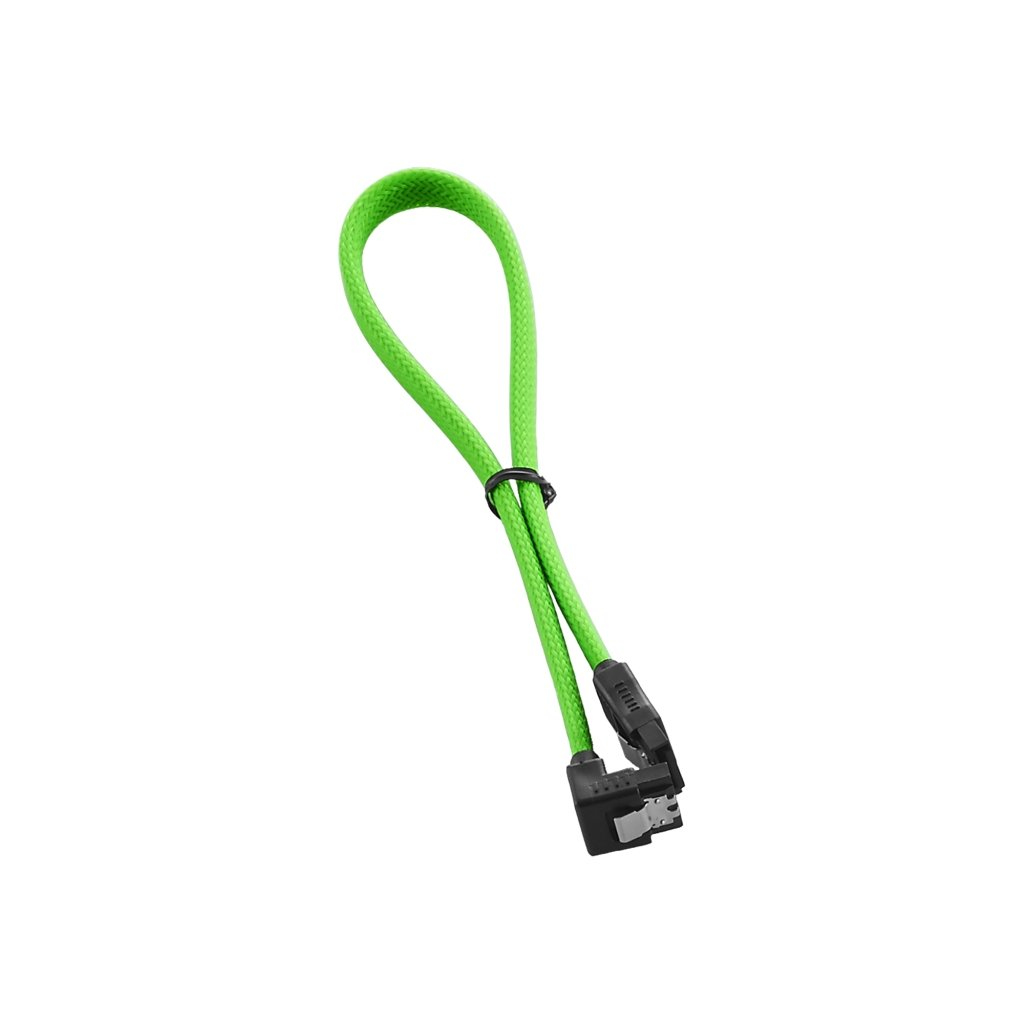 Cavo SATA verde con connettore nero, piegato, su sfondo bianco.