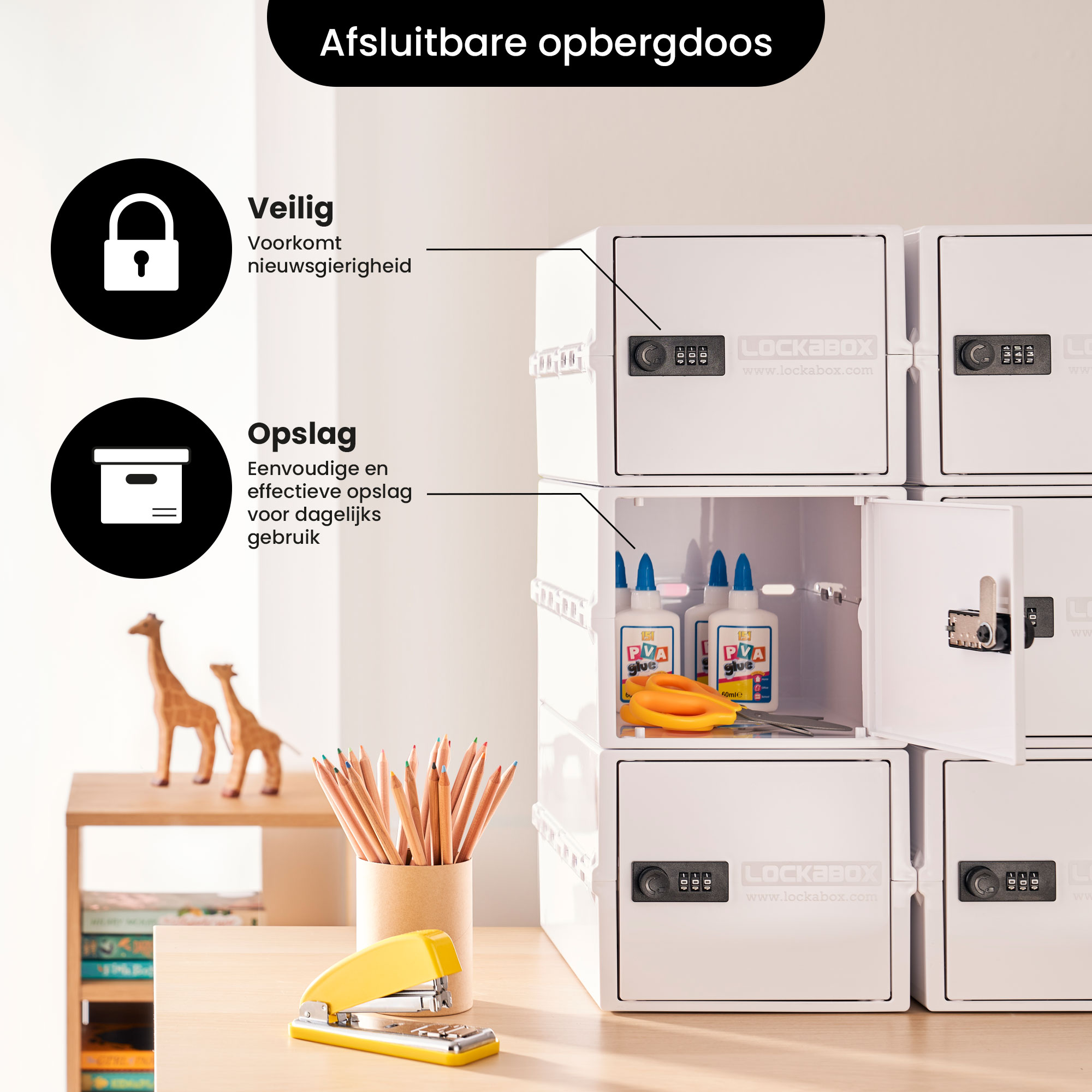 Weiße Aufbewahrungsboxen. Eine Box geöffnet mit Klebstoff und Bleistiften. Sichere Aufbewahrung. Schreibtisch.