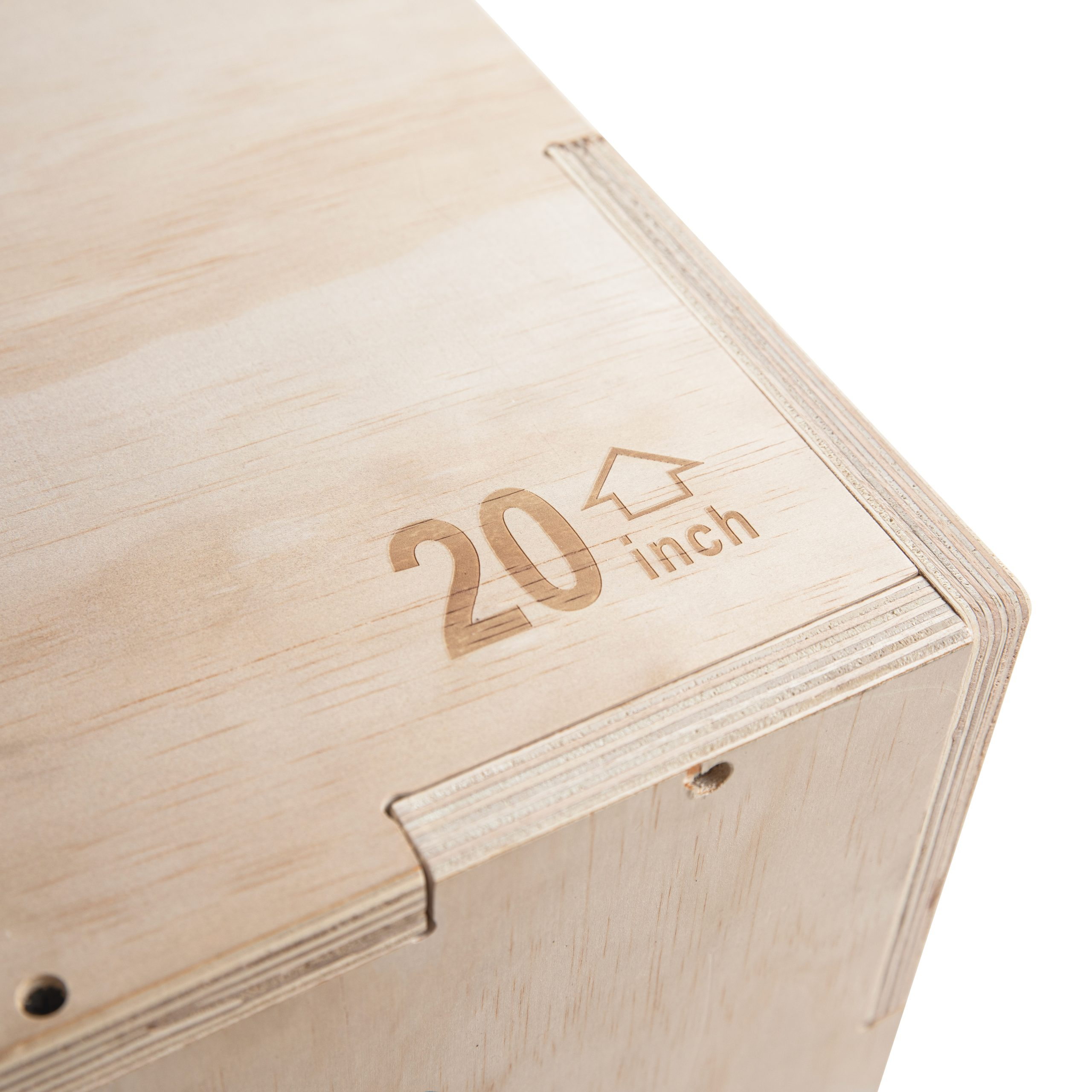 Holzkiste Ecke. Mit '20 Zoll' und Pfeil markiert. Holzdetails sind sichtbar.