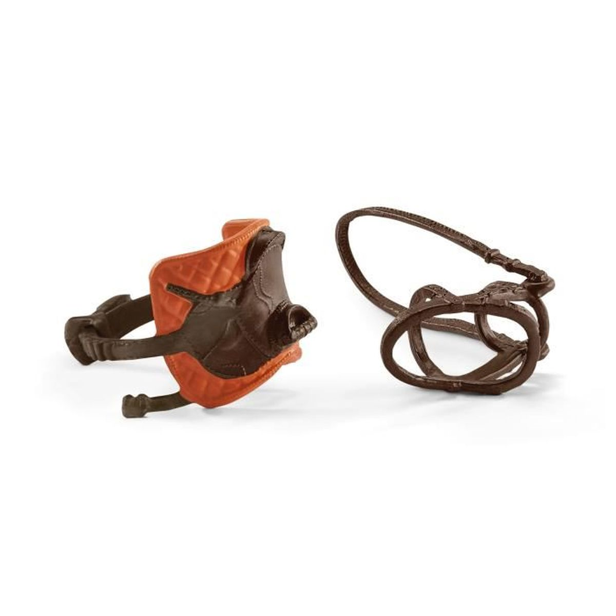 Une selle de cheval orange et marron avec une rêne marron foncé.