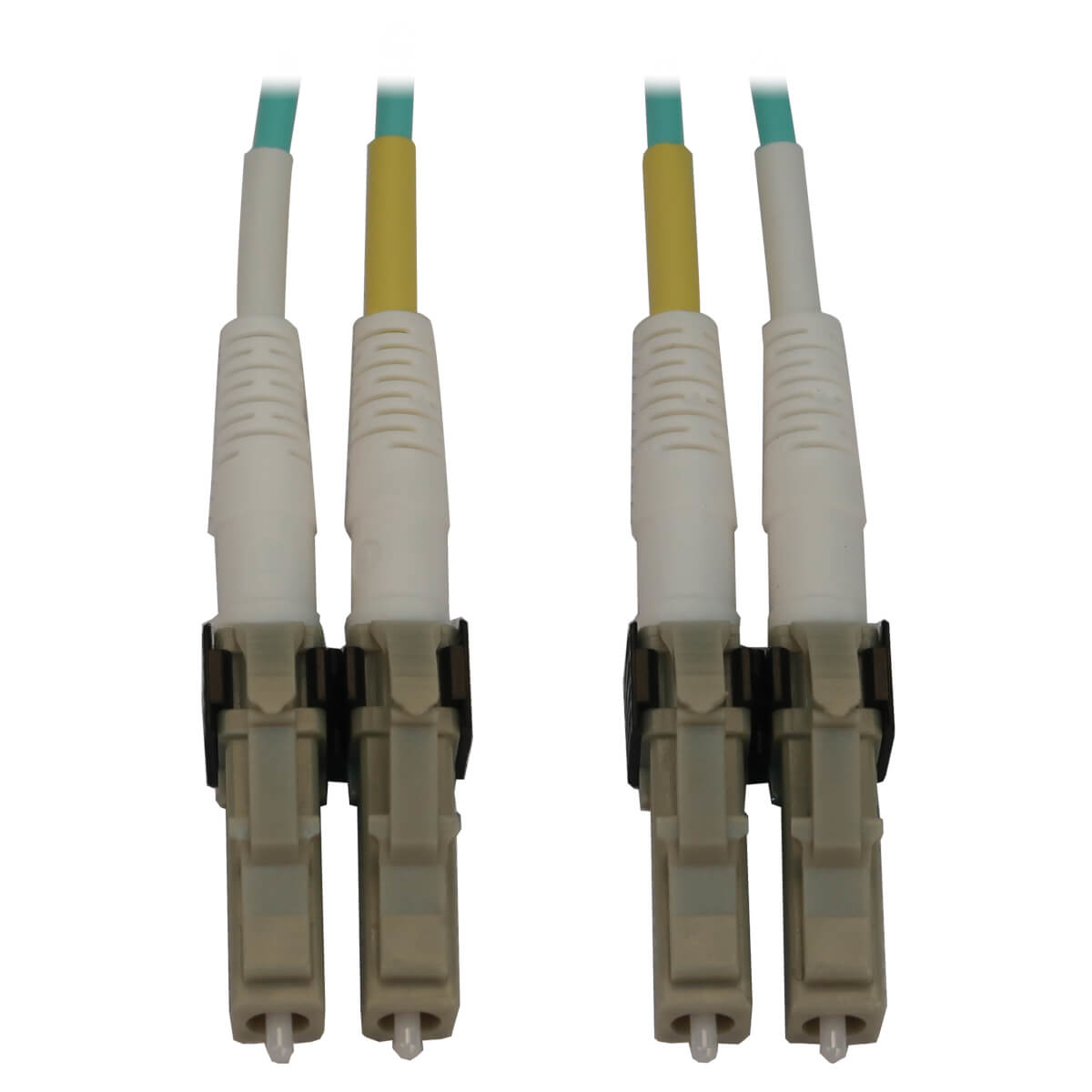 Due cavi in fibra ottica con connettori, ripresa ravvicinata.