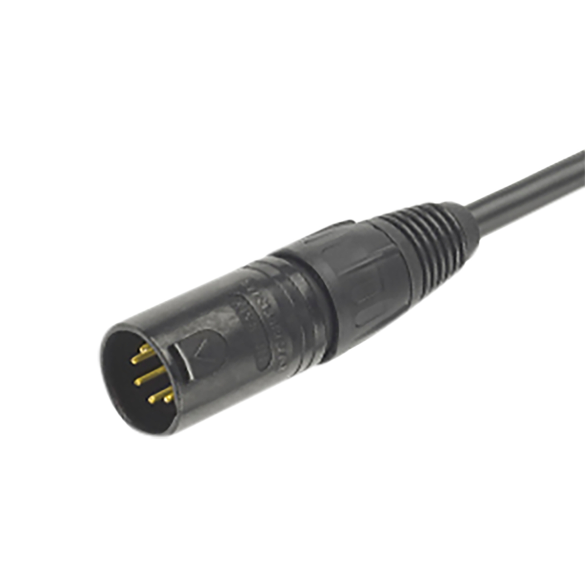 Connettore XLR nero con cavo, isolato su bianco. Primo piano.