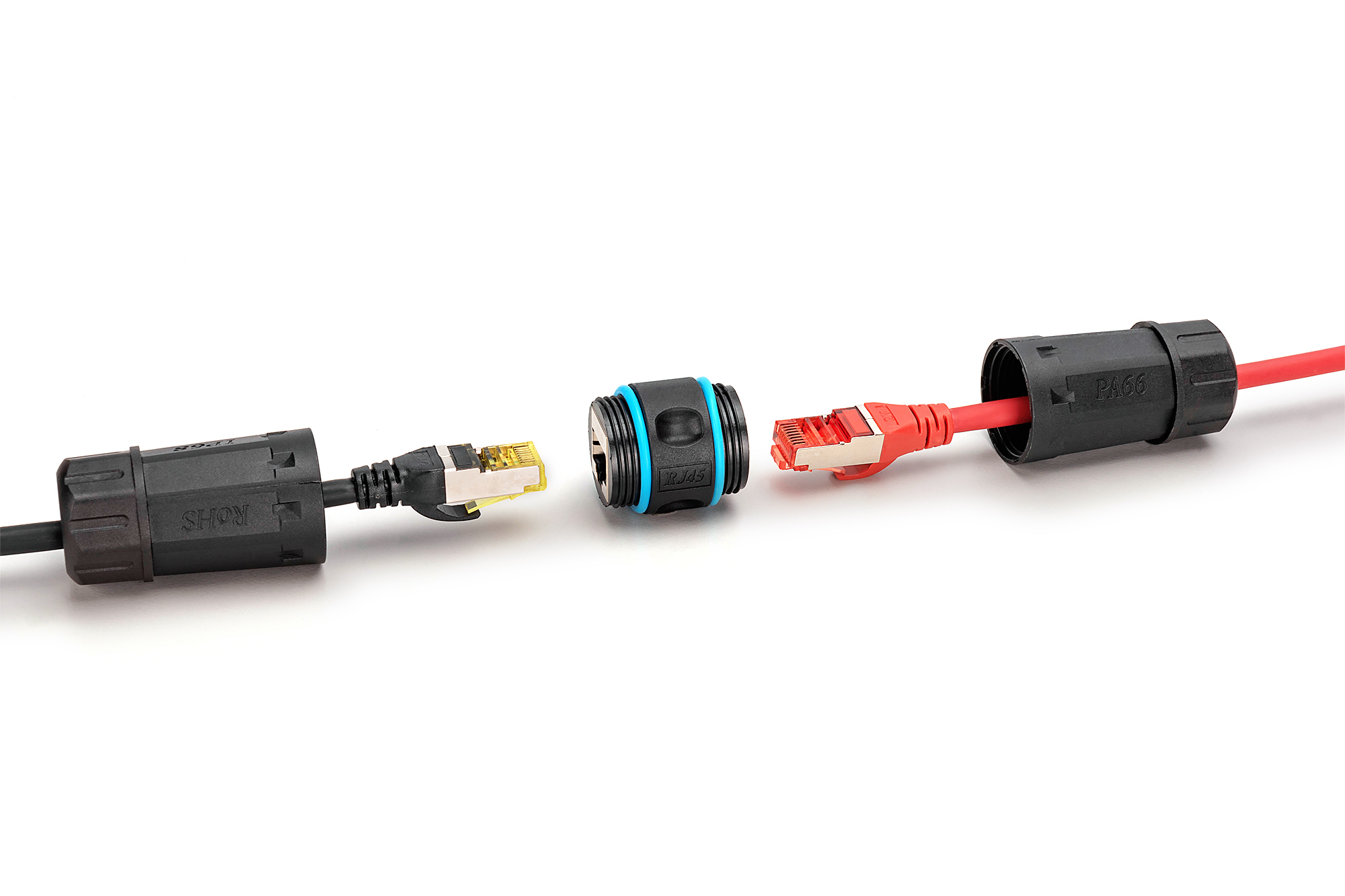 Dwa kable sieciowe, jeden czerwony, łączący się z czarnym złączem.