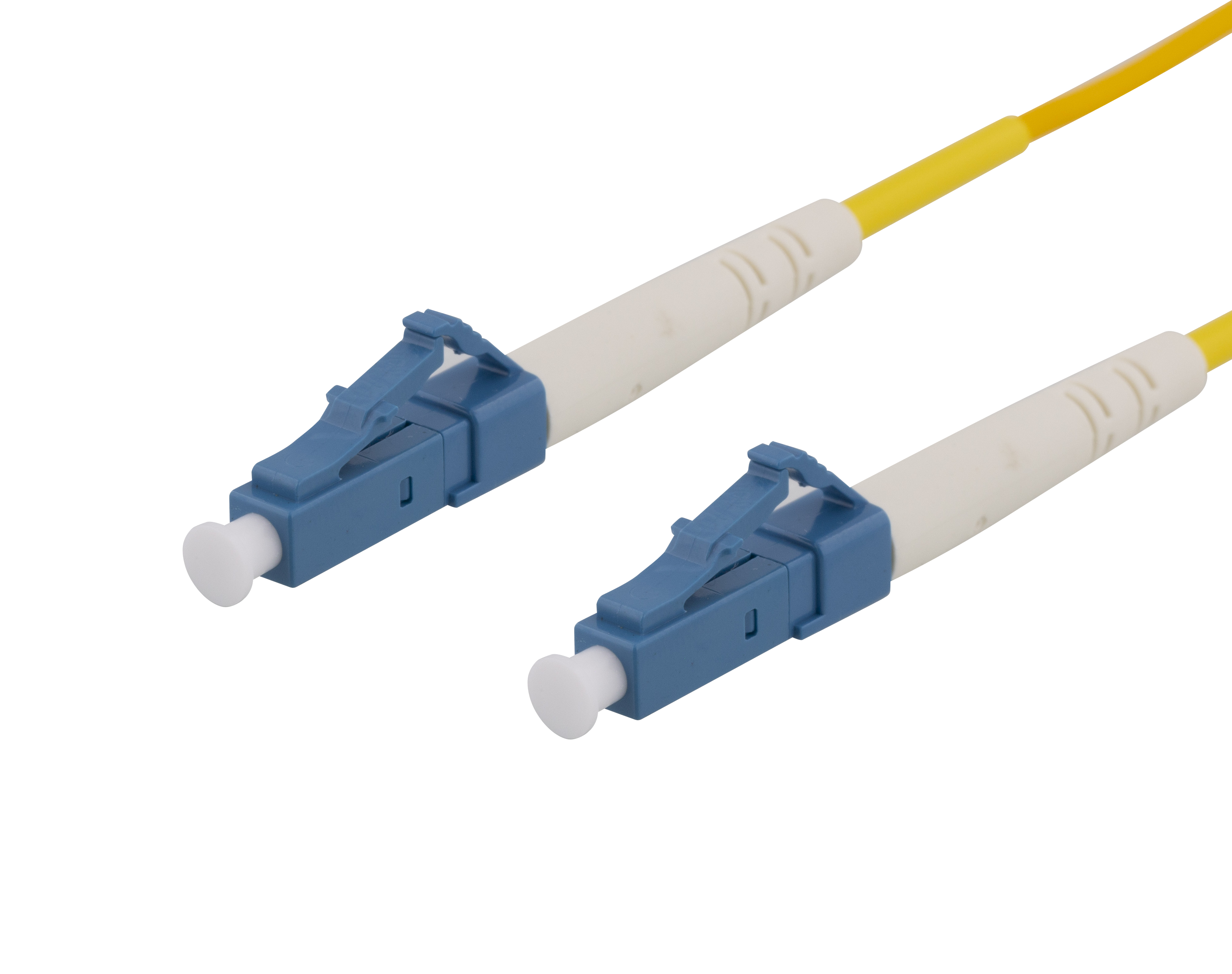 Due cavi in fibra ottica gialli con connettori blu, su sfondo nero. Il cavo è sullo sfondo.