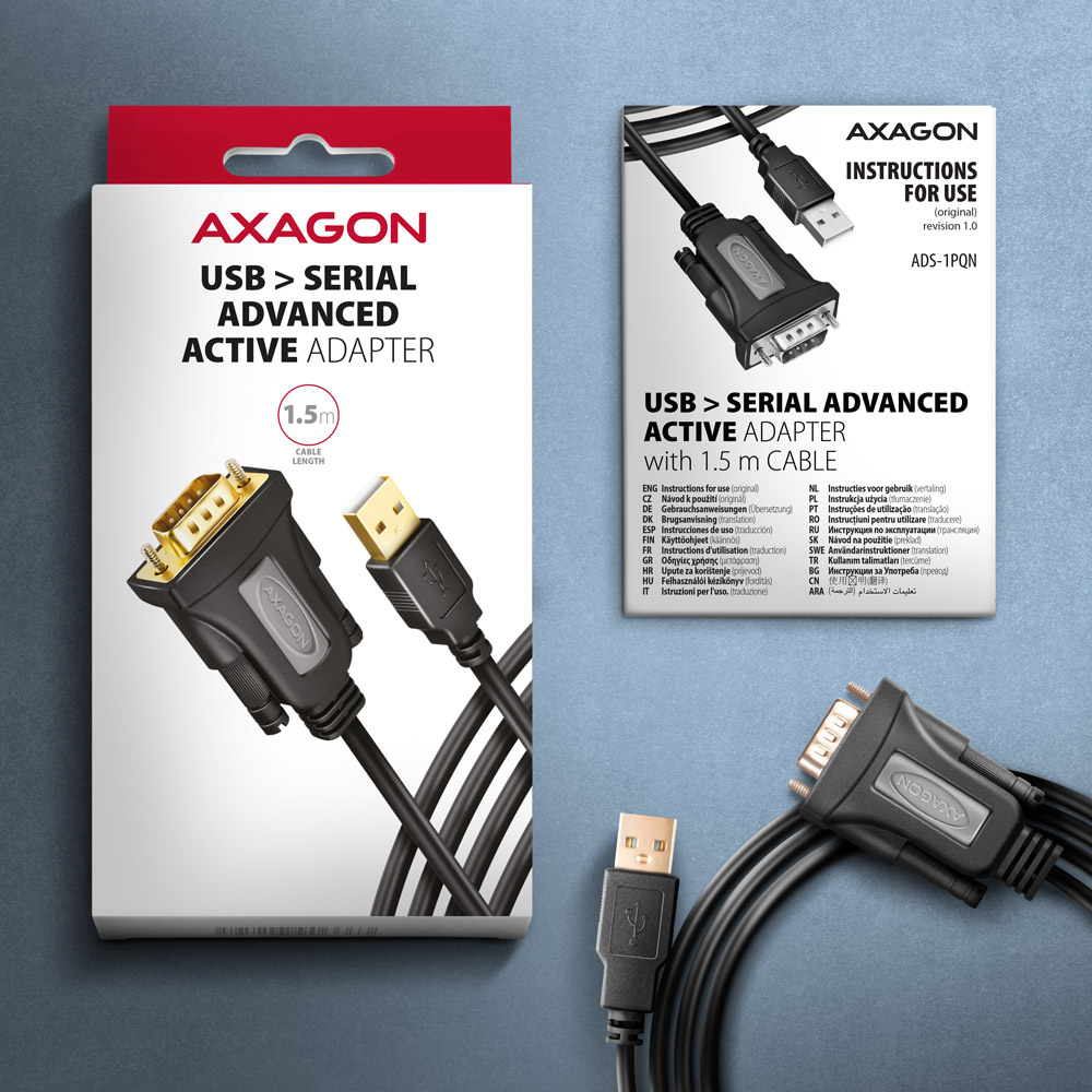 Scatola con un adattatore da USB a seriale. Sono mostrate anche le istruzioni e l'adattatore.