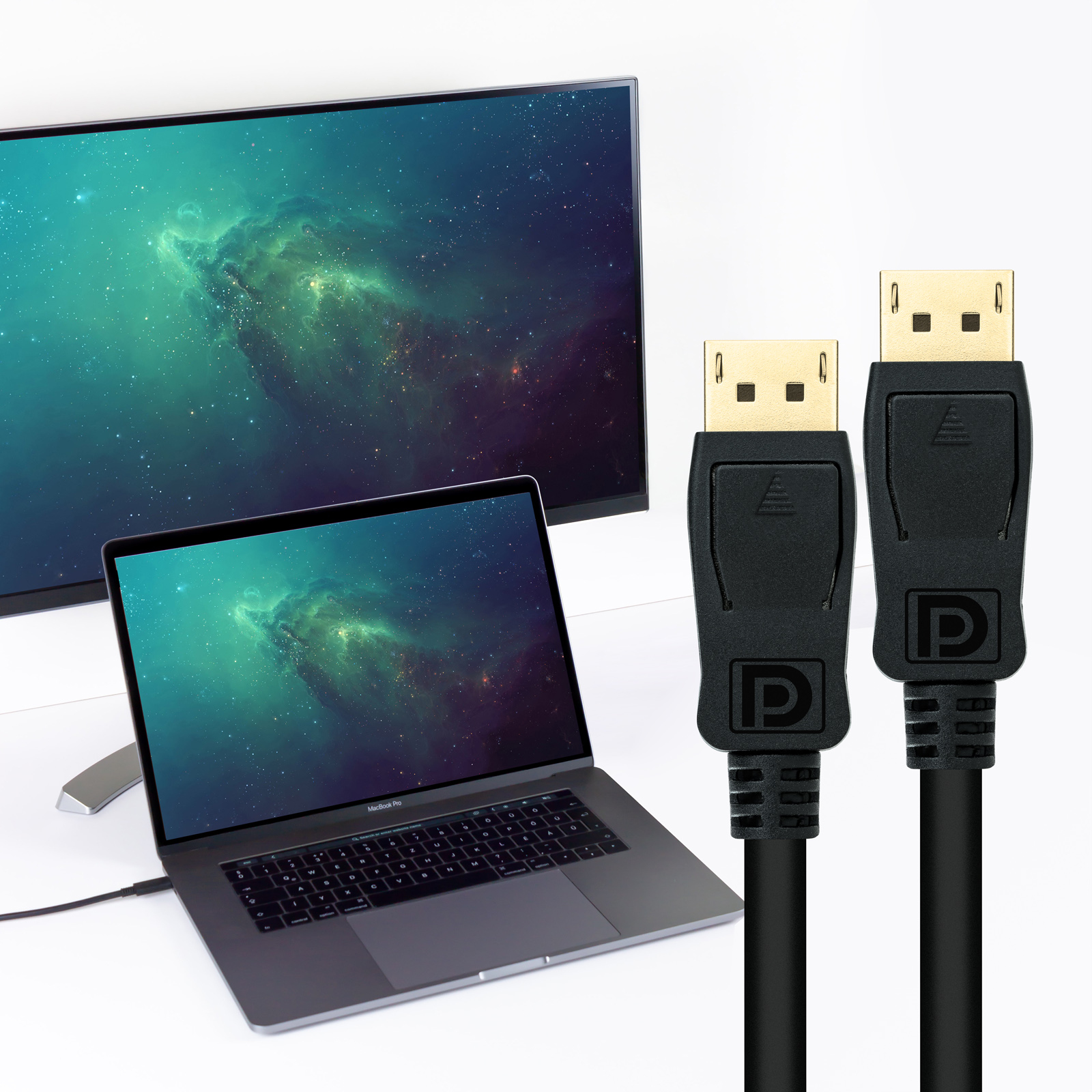 Kabel DisplayPort łączący laptop z monitorem, białe tło.