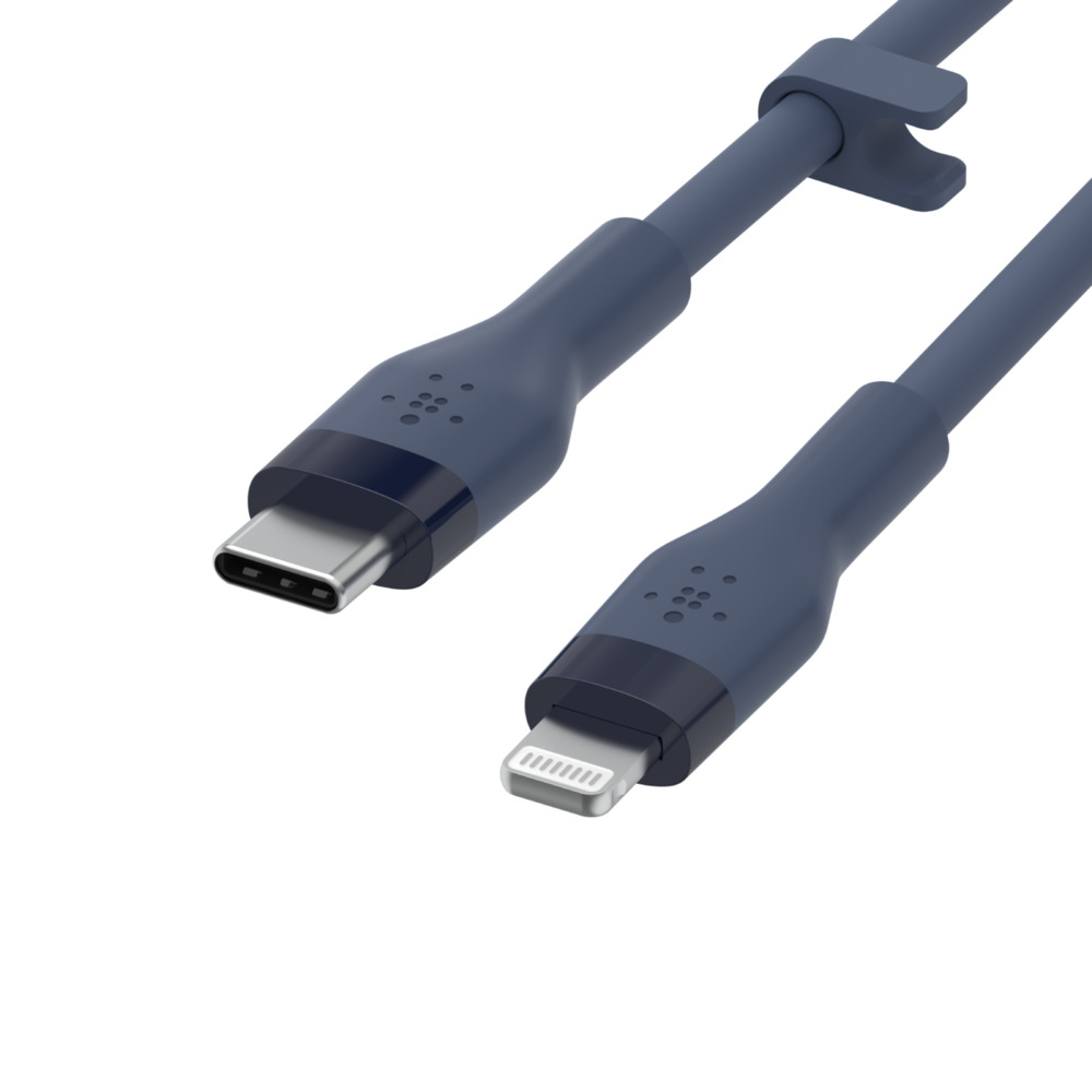 Cavo da USB-C a Lightning blu. Il marchio Belkin è visibile sui connettori.