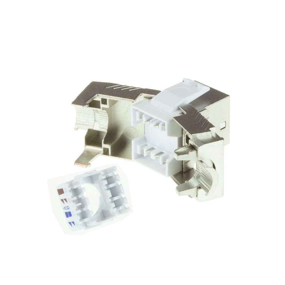 Connettore per cavo di rete con involucro bianco e argento. Un pezzo separato.