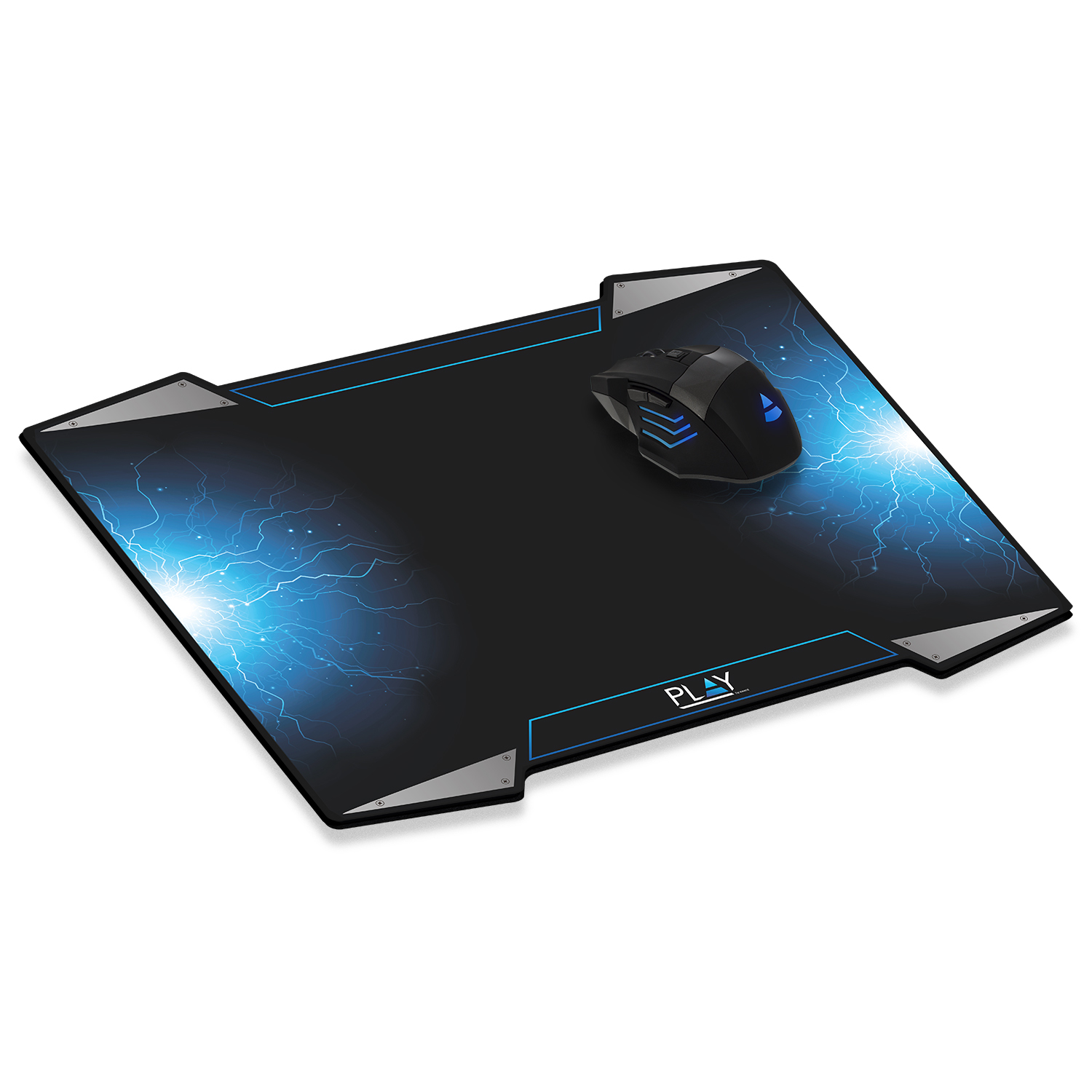 Mouse da gioco nero su un tappetino nero e blu. Design a fulmine e la parola PLAY. Sfondo bianco.