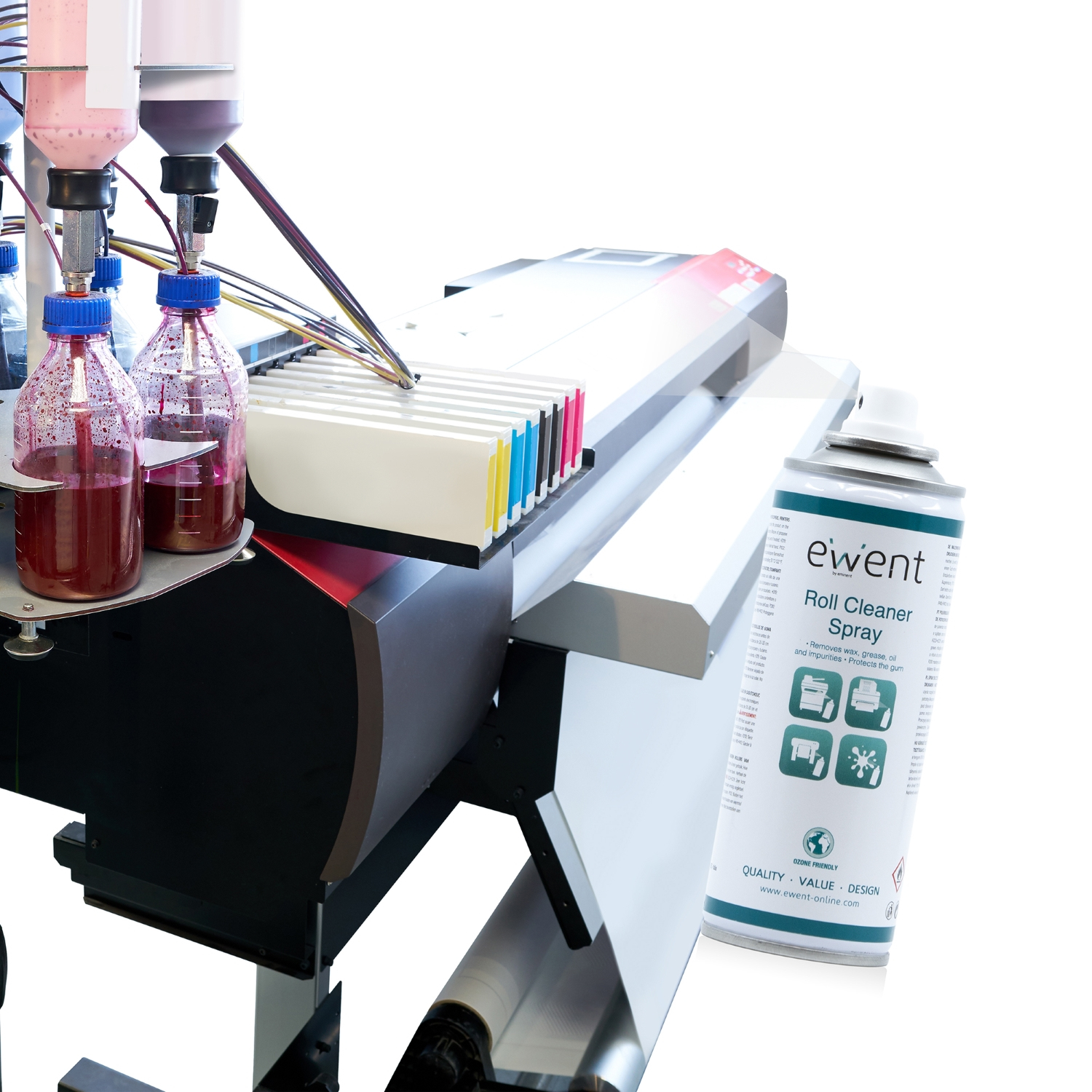 Una stampante con flaconi di inchiostro e uno spray detergente, posizionati su una superficie bianca.