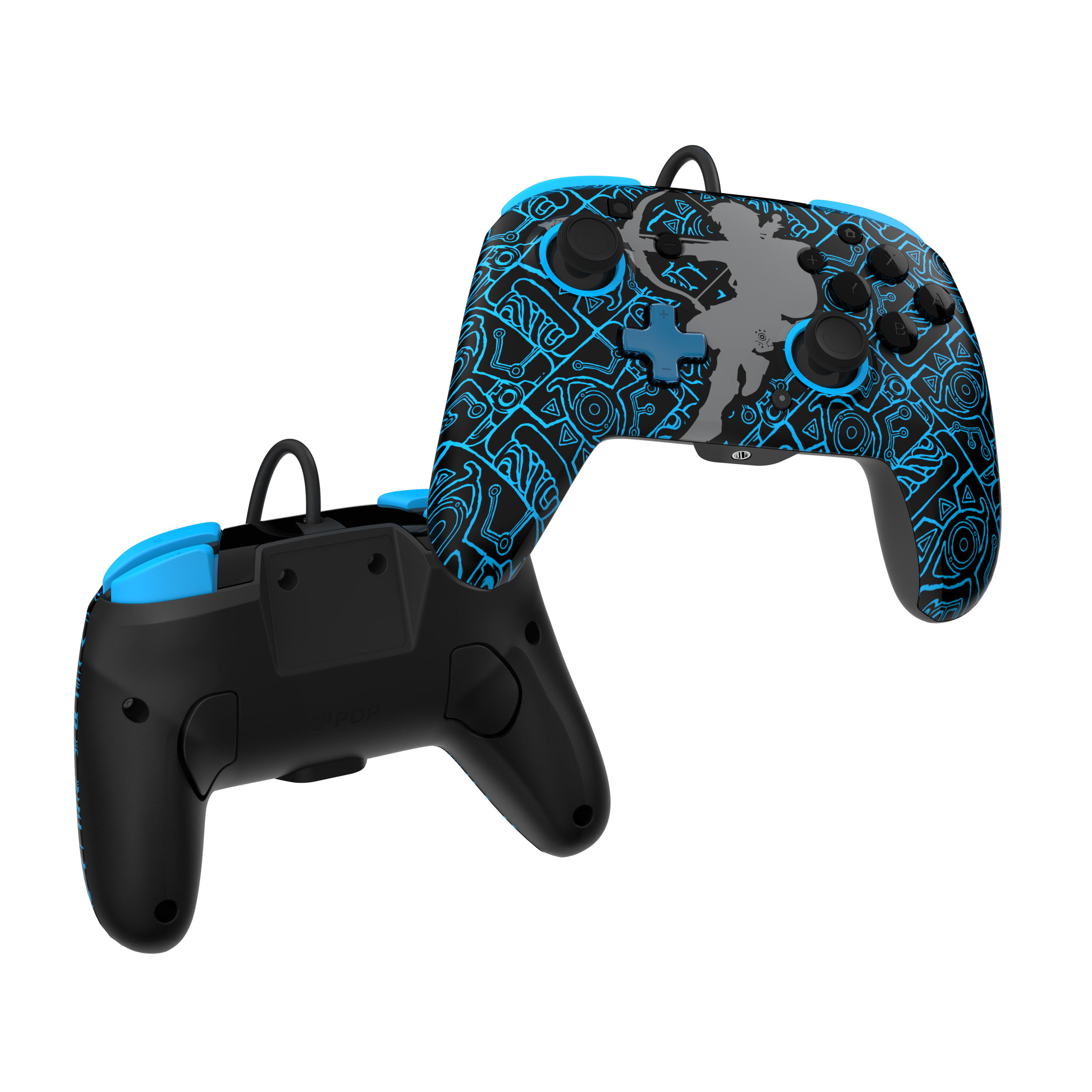 Dwa czarno-niebieskie kontrolery do gier, jeden z kablem, drugi bez. Białe tło.