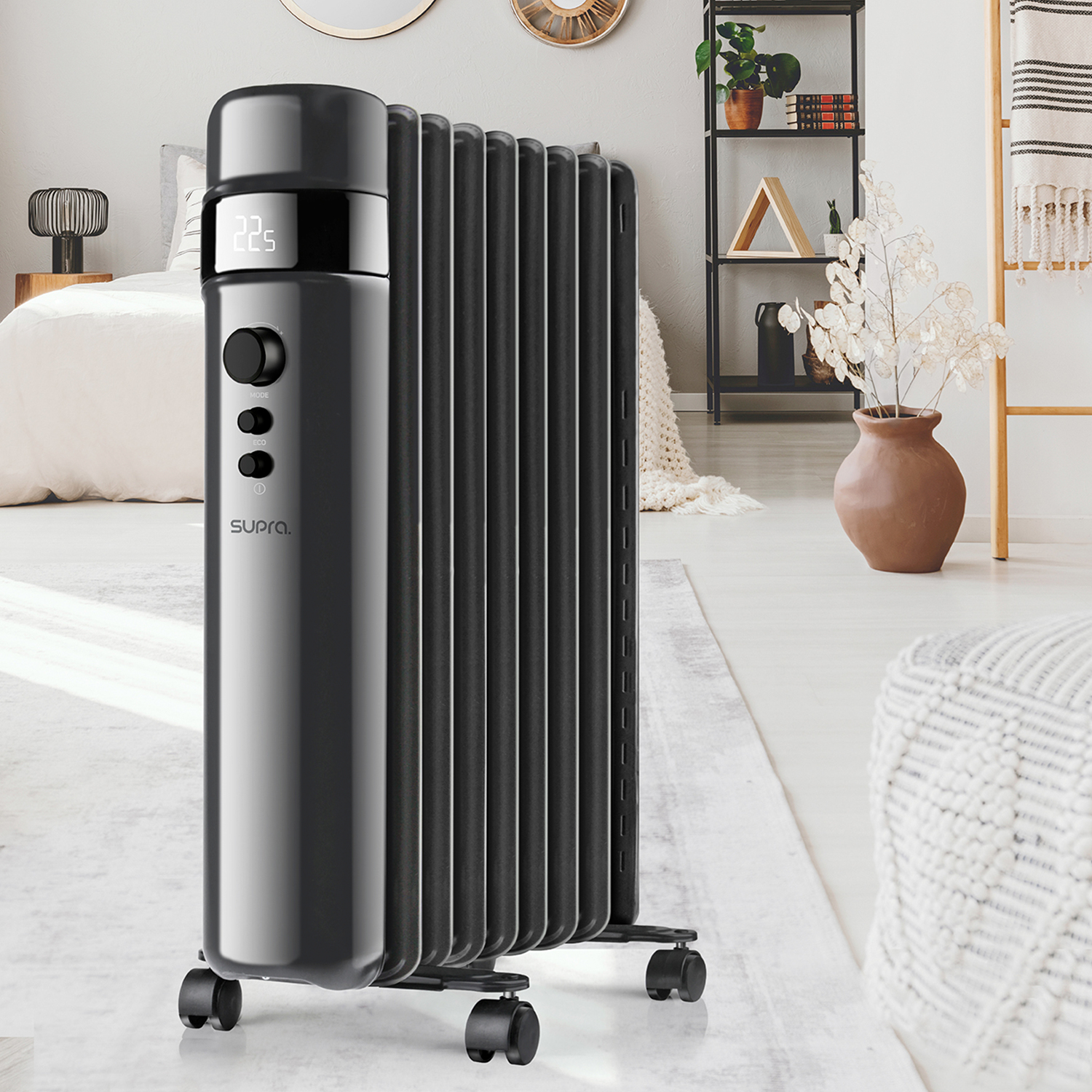 Czarny elektryczny grzejnik z wyświetlaczem cyfrowym i przyciskami sterowania na kółkach.