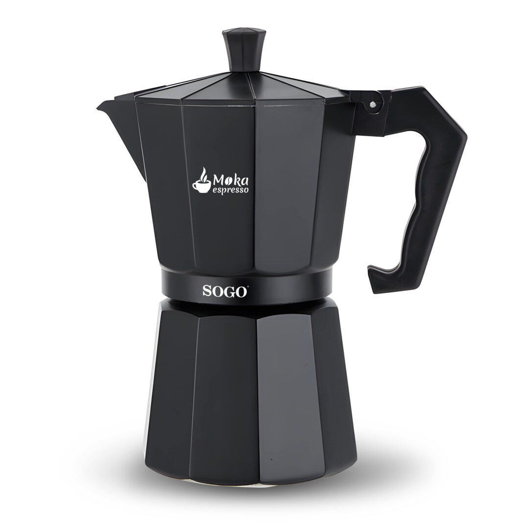 Cafetera espresso Moka negra, fondo blanco y la marca SOGO.