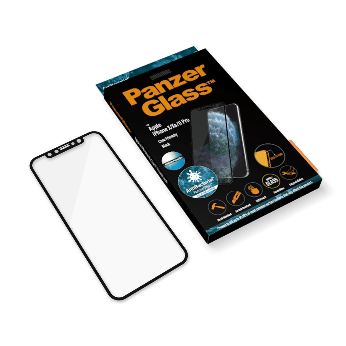 Protezione schermo iPhone e scatola PanzerGlass. Protezione a sinistra, scatola con dettagli del prodotto a destra.