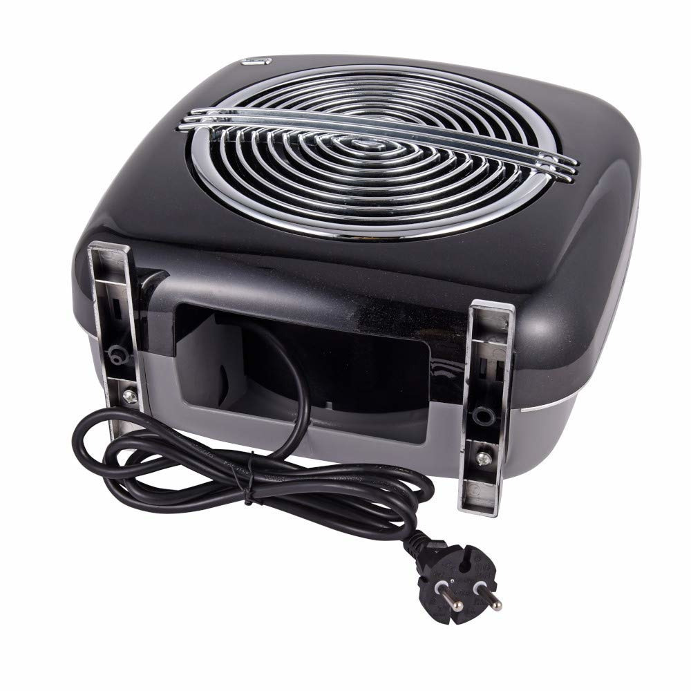 Calentador de ventilador negro y gris con cable y enchufe, sobre fondo blanco.